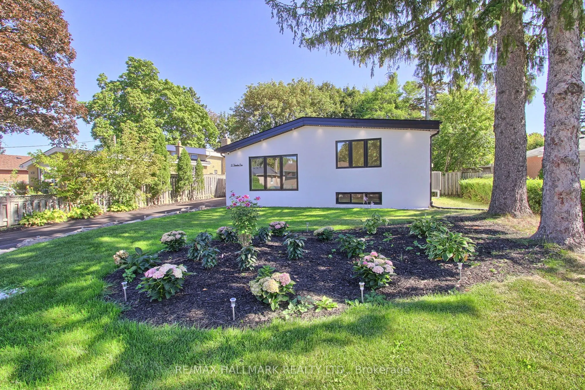 25 Knowles Crescent