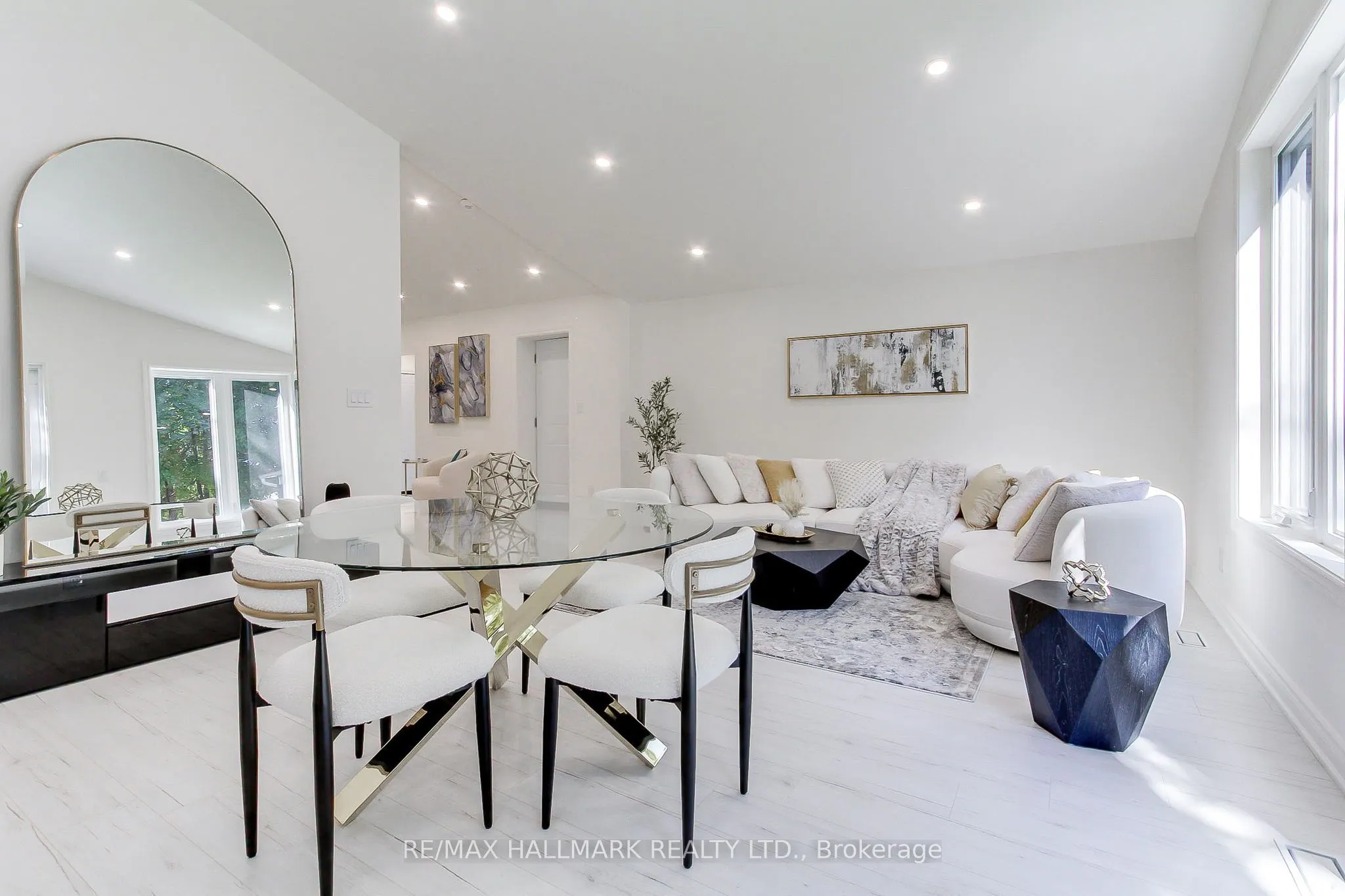 25 Knowles Crescent