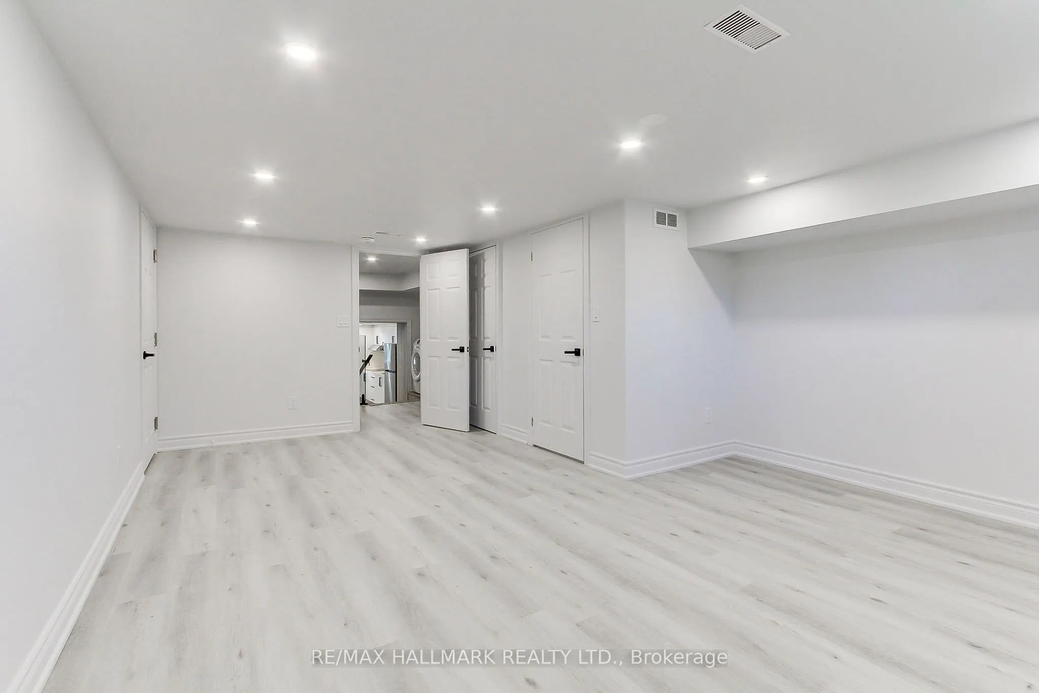 25 Knowles Crescent