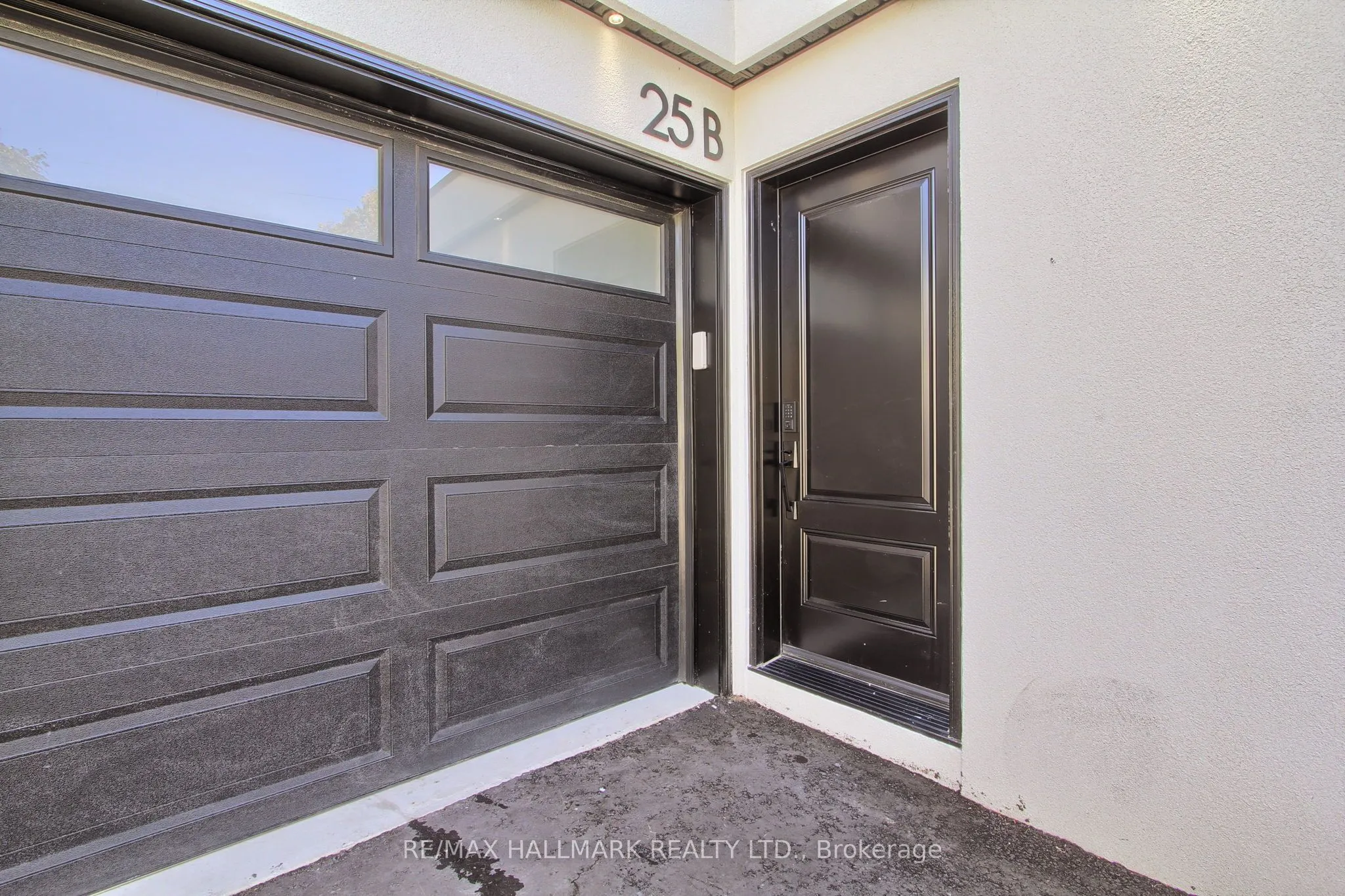 25 Knowles Crescent