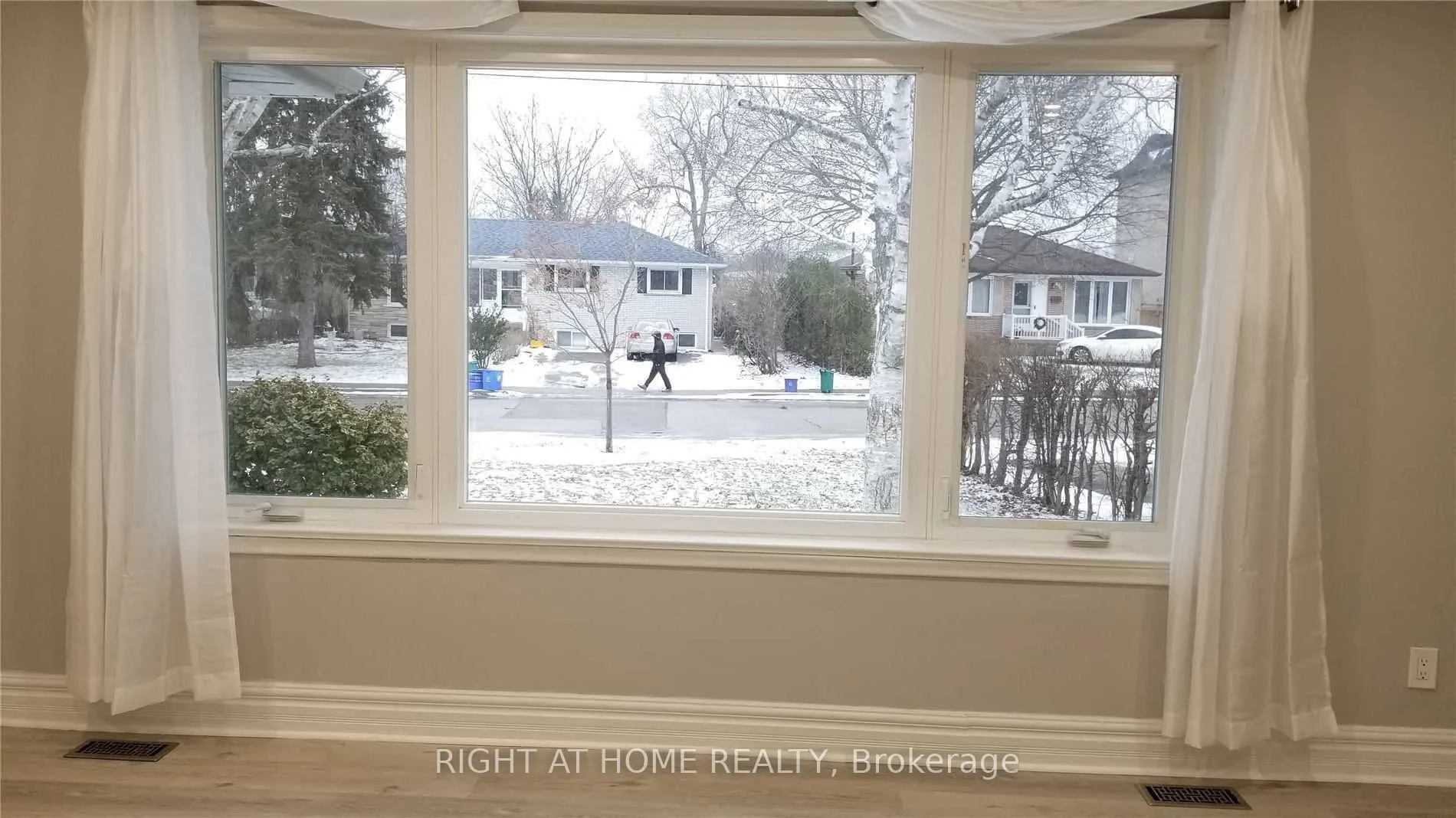 409 Marybay Crescent, #Main Floor