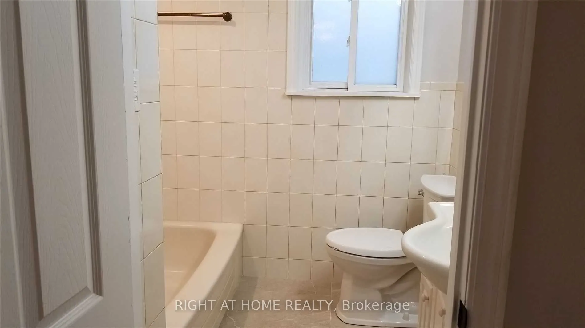 409 Marybay Crescent, #Main Floor