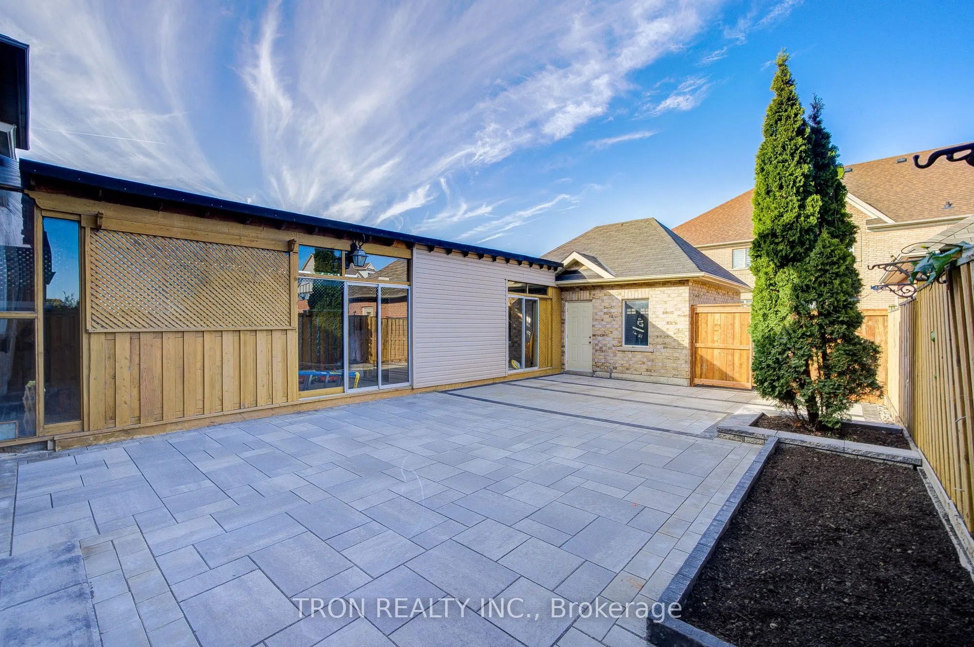 454 The Bridle Walk