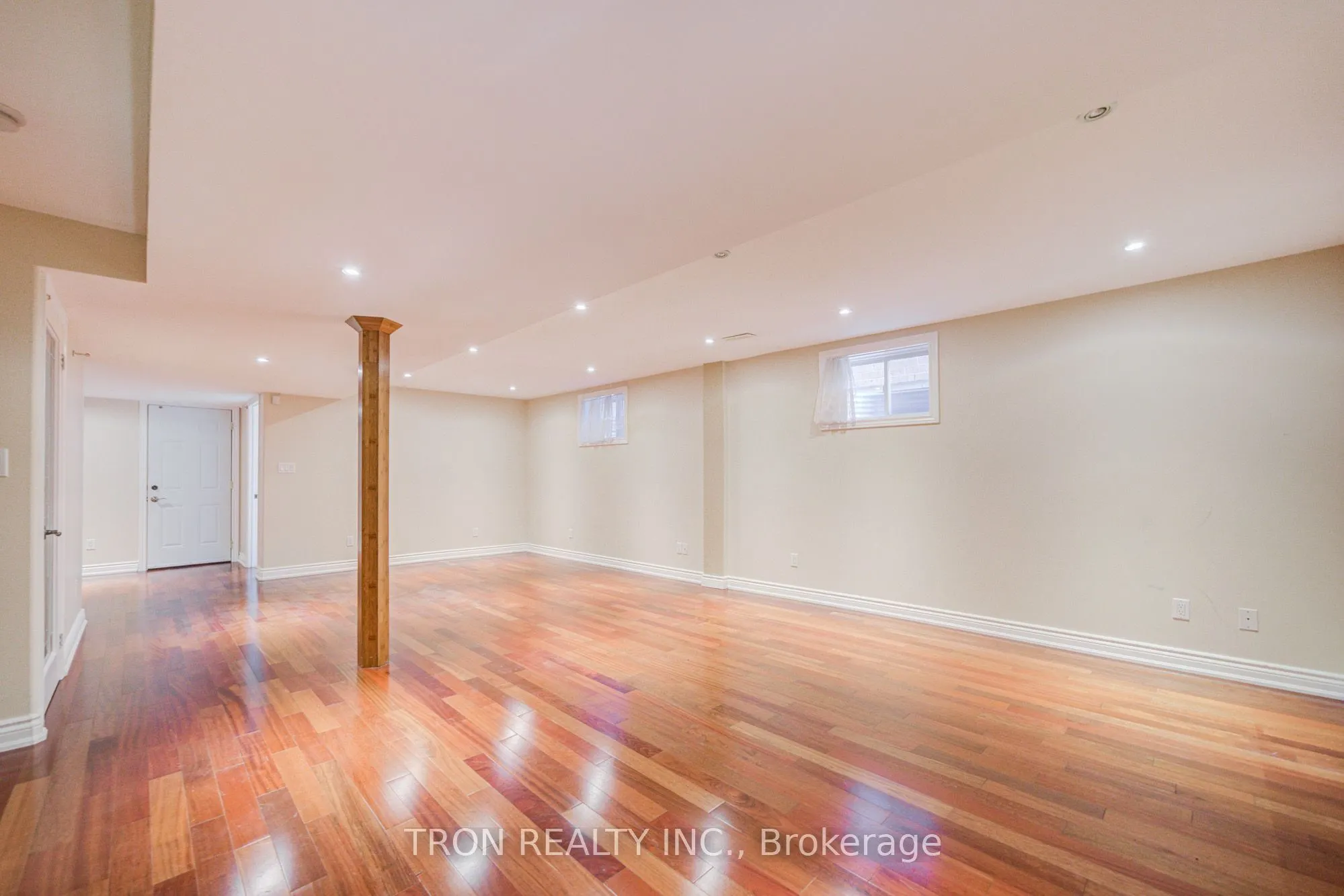 454 The Bridle Walk