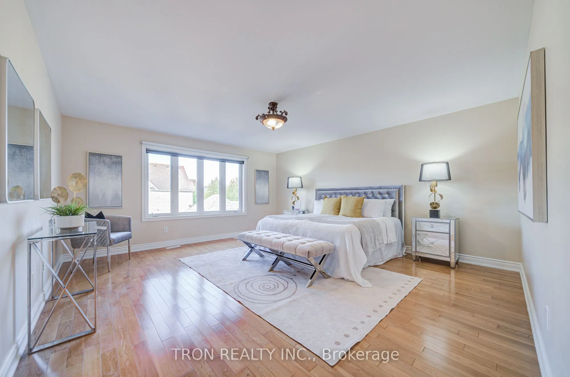454 The Bridle Walk