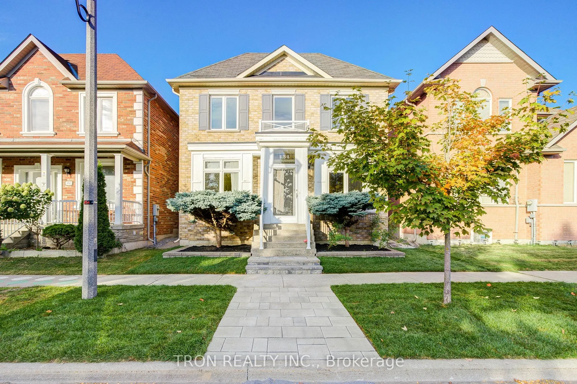 454 The Bridle Walk