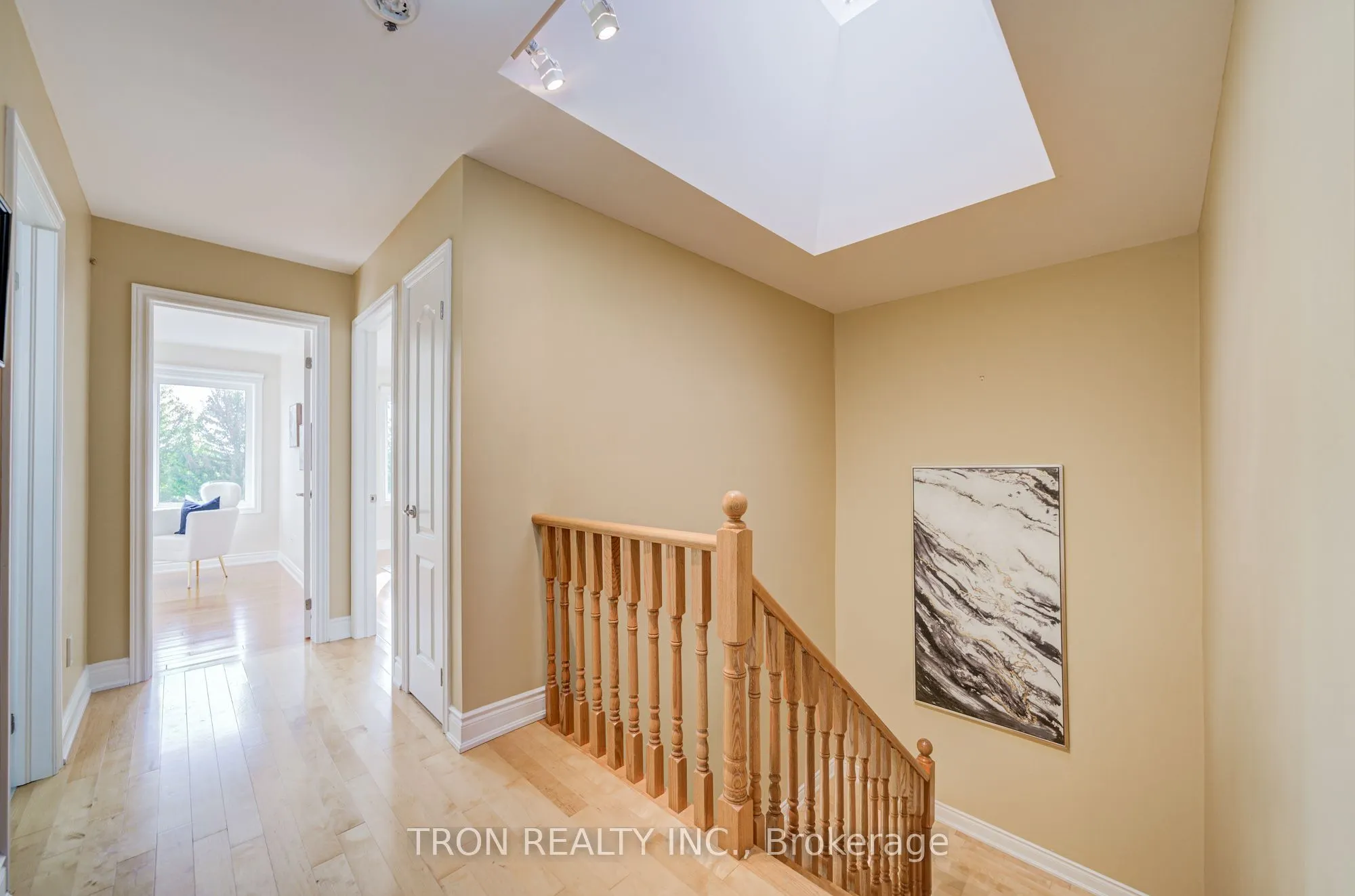 454 The Bridle Walk