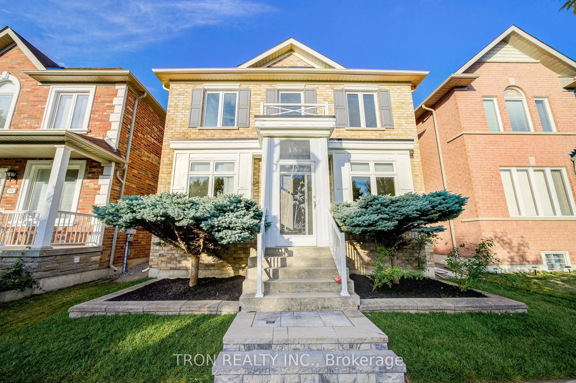 454 The Bridle Walk