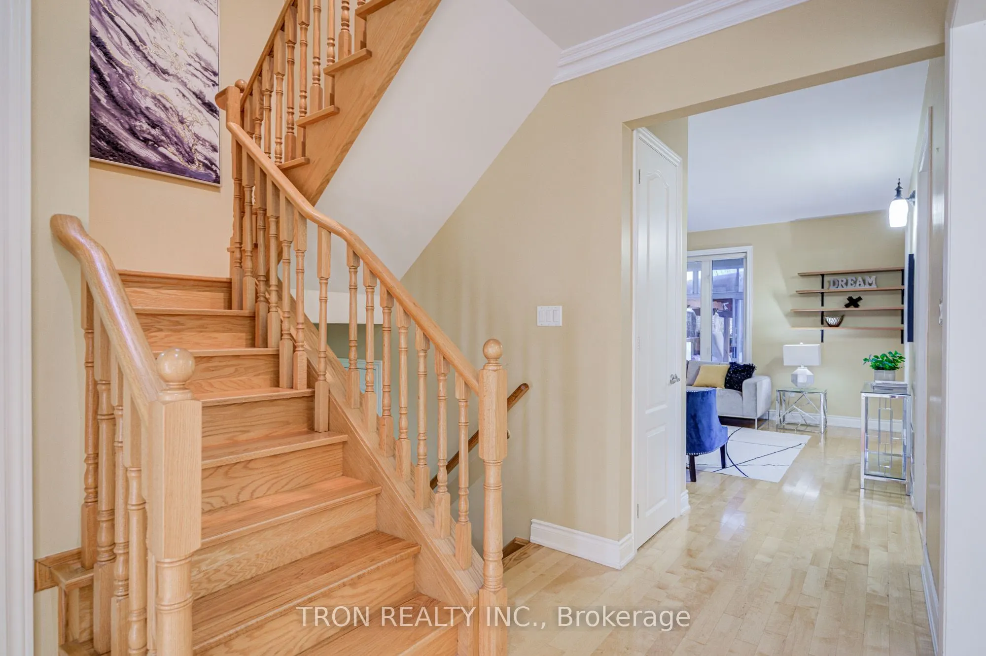 454 The Bridle Walk