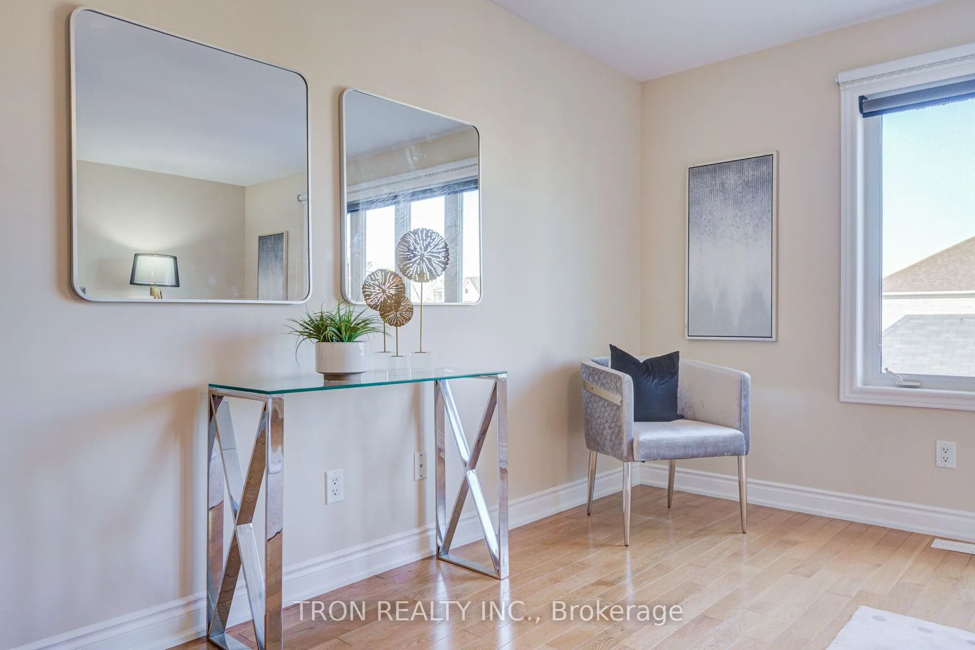 454 The Bridle Walk