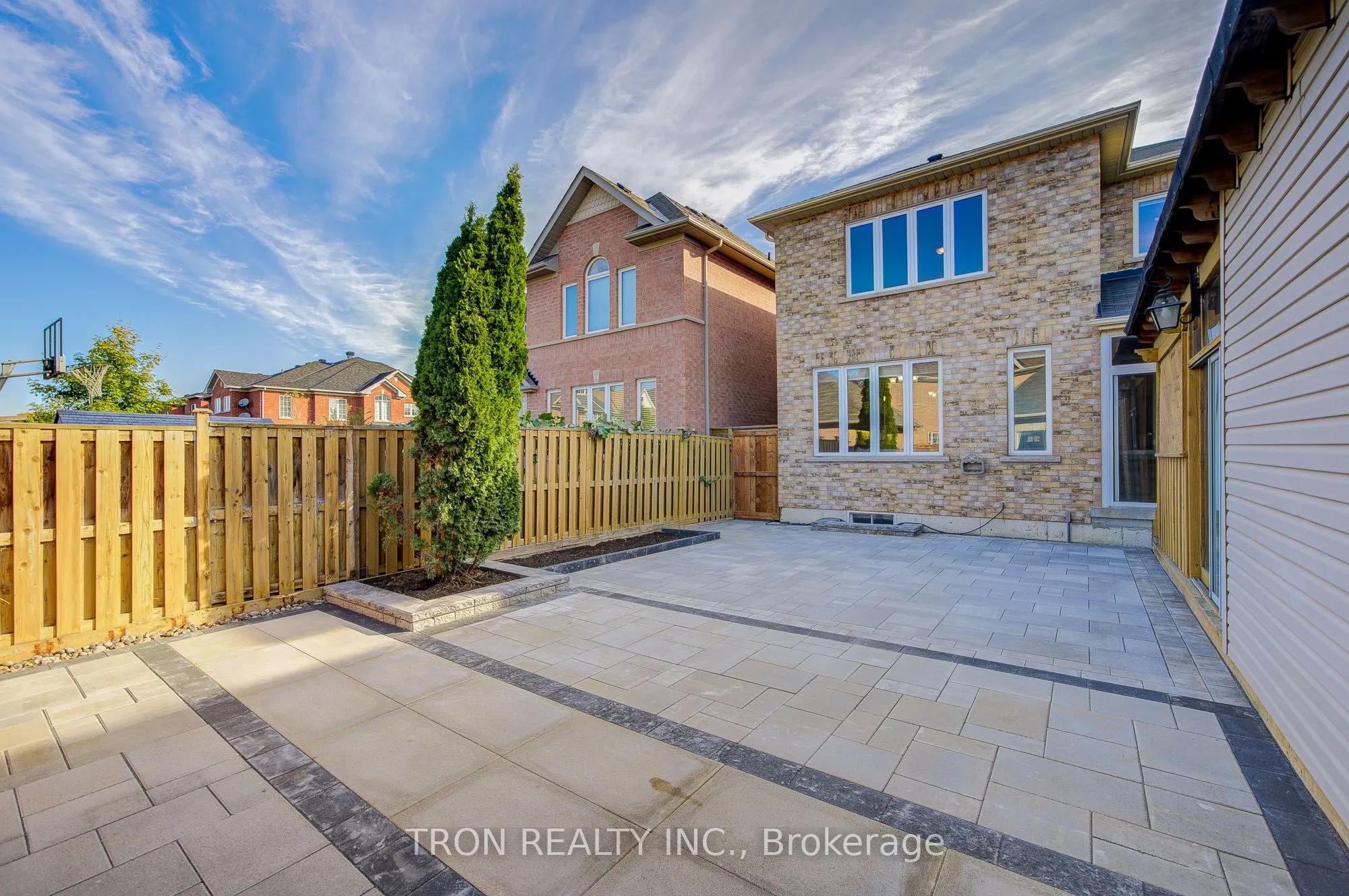 454 The Bridle Walk