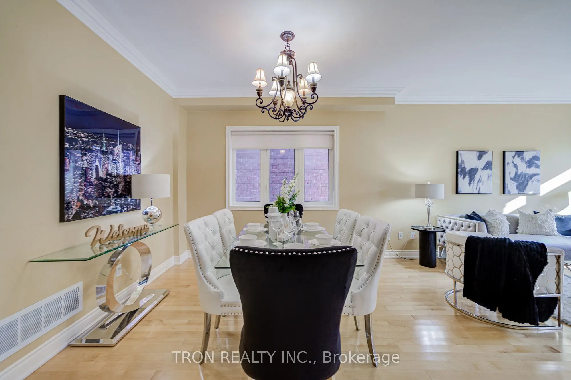 454 The Bridle Walk