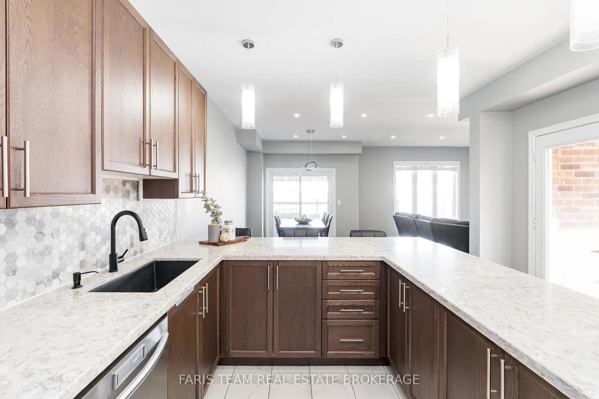 65 Kingsmere Crescent