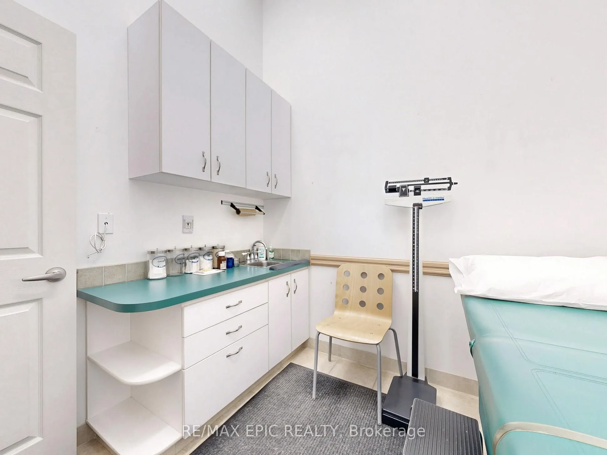 7010 Warden Avenue, #15