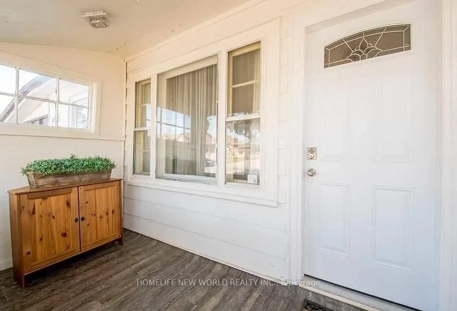 85 Clark Avenue, #Main Floor