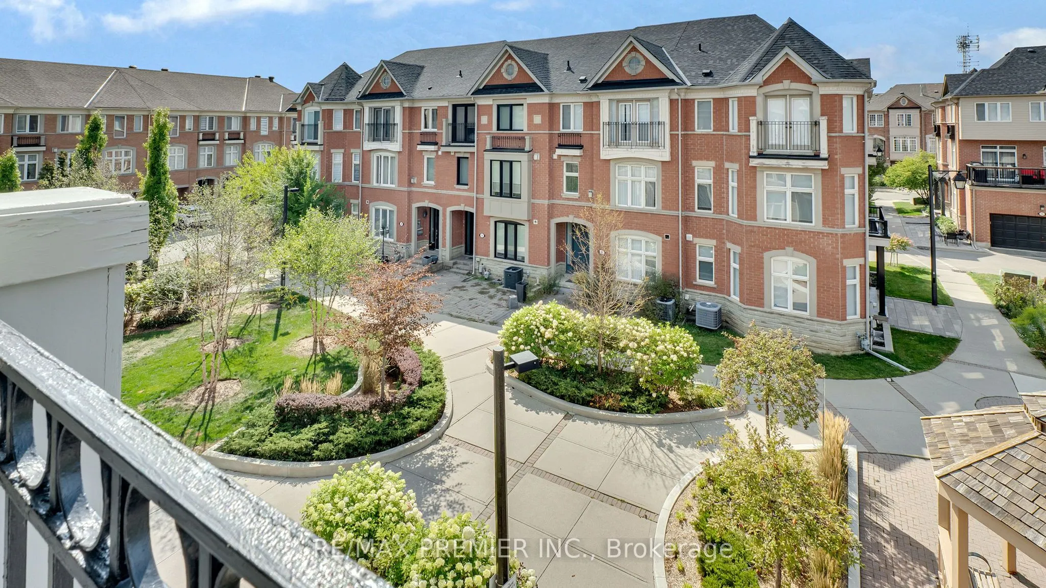 10 Henry Peters Lane