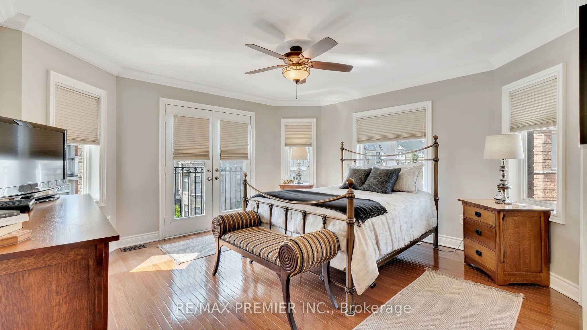 10 Henry Peters Lane