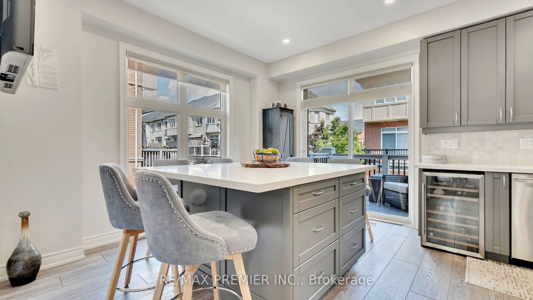 10 Henry Peters Lane
