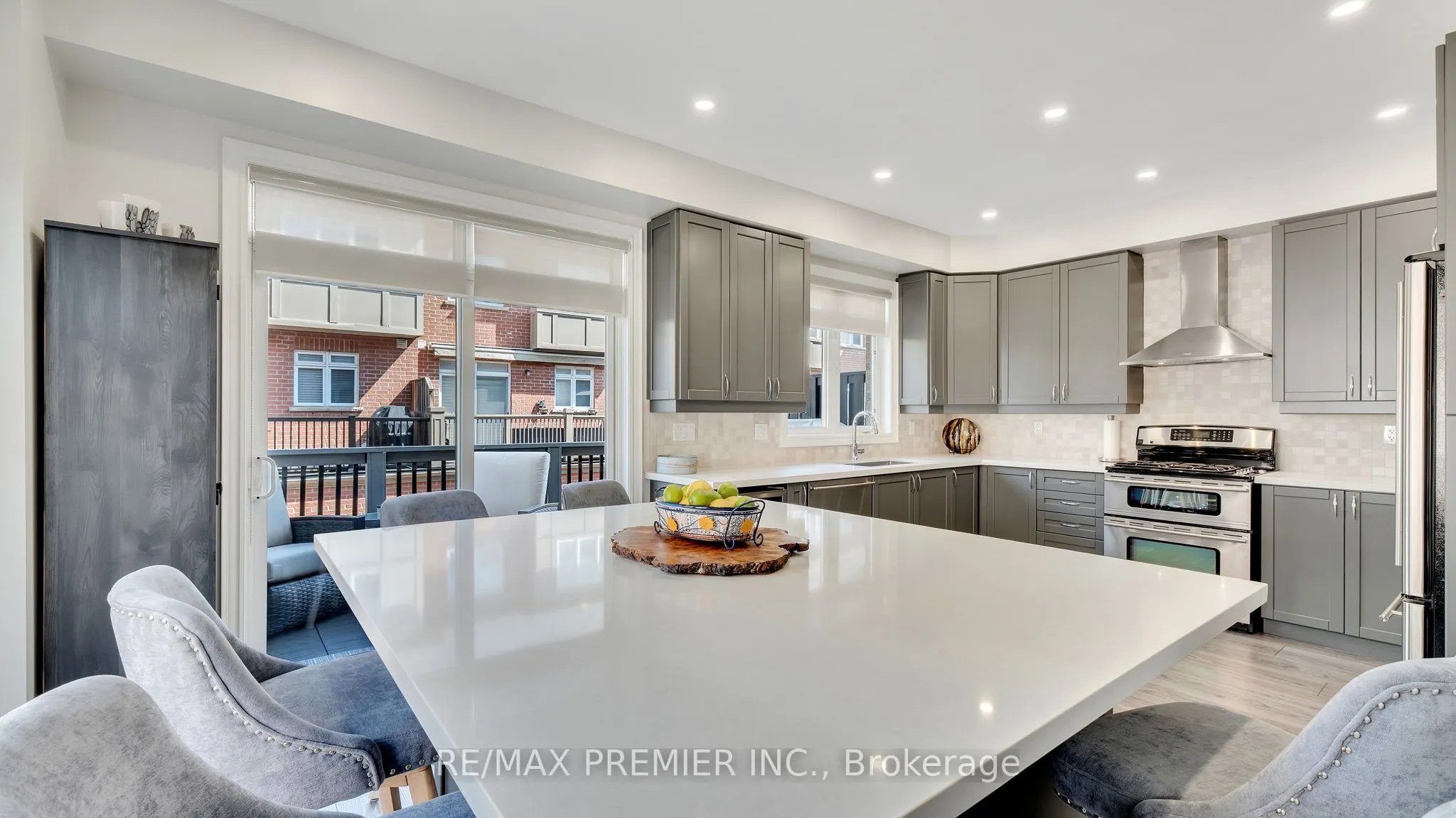 10 Henry Peters Lane