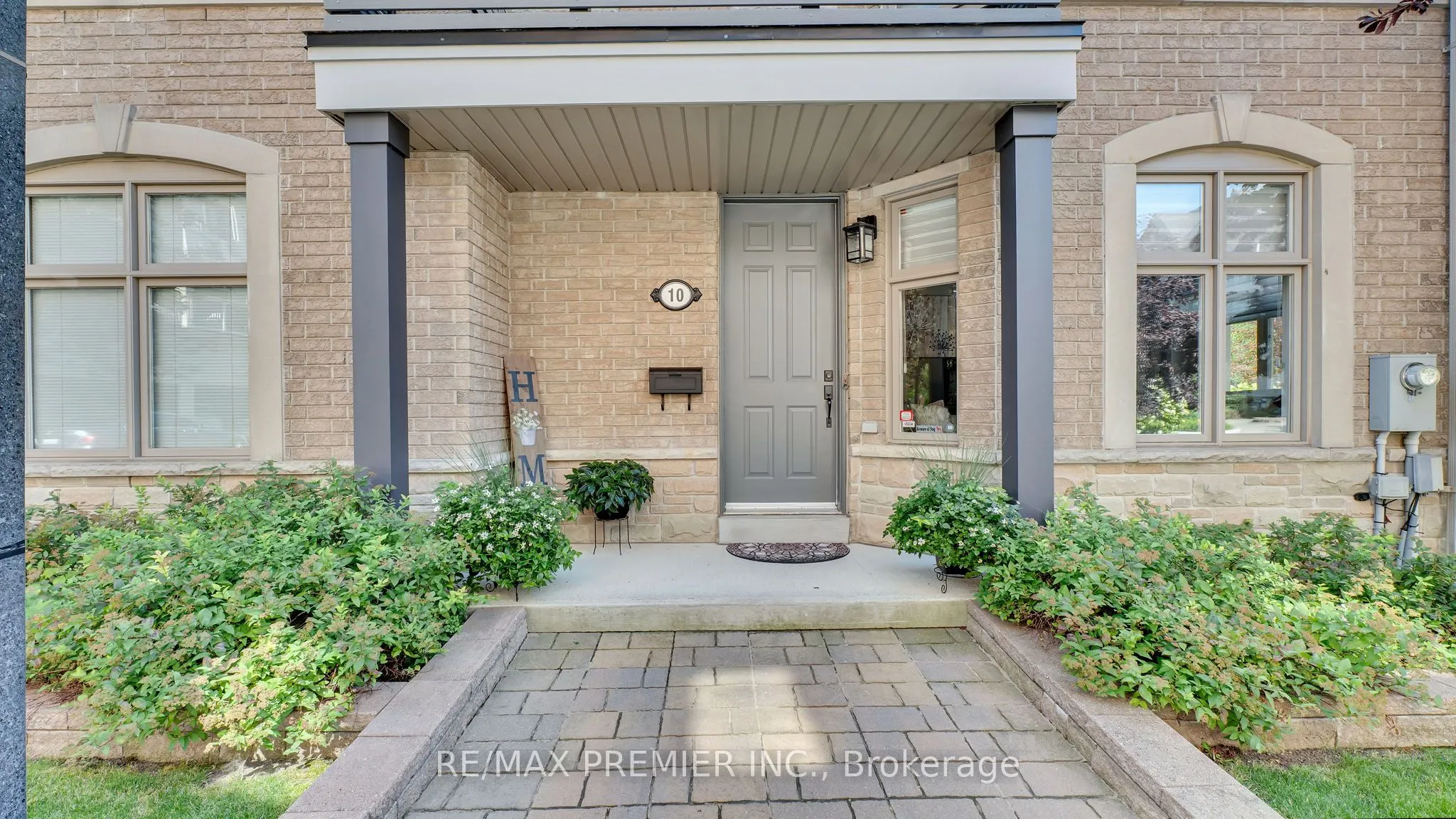 10 Henry Peters Lane