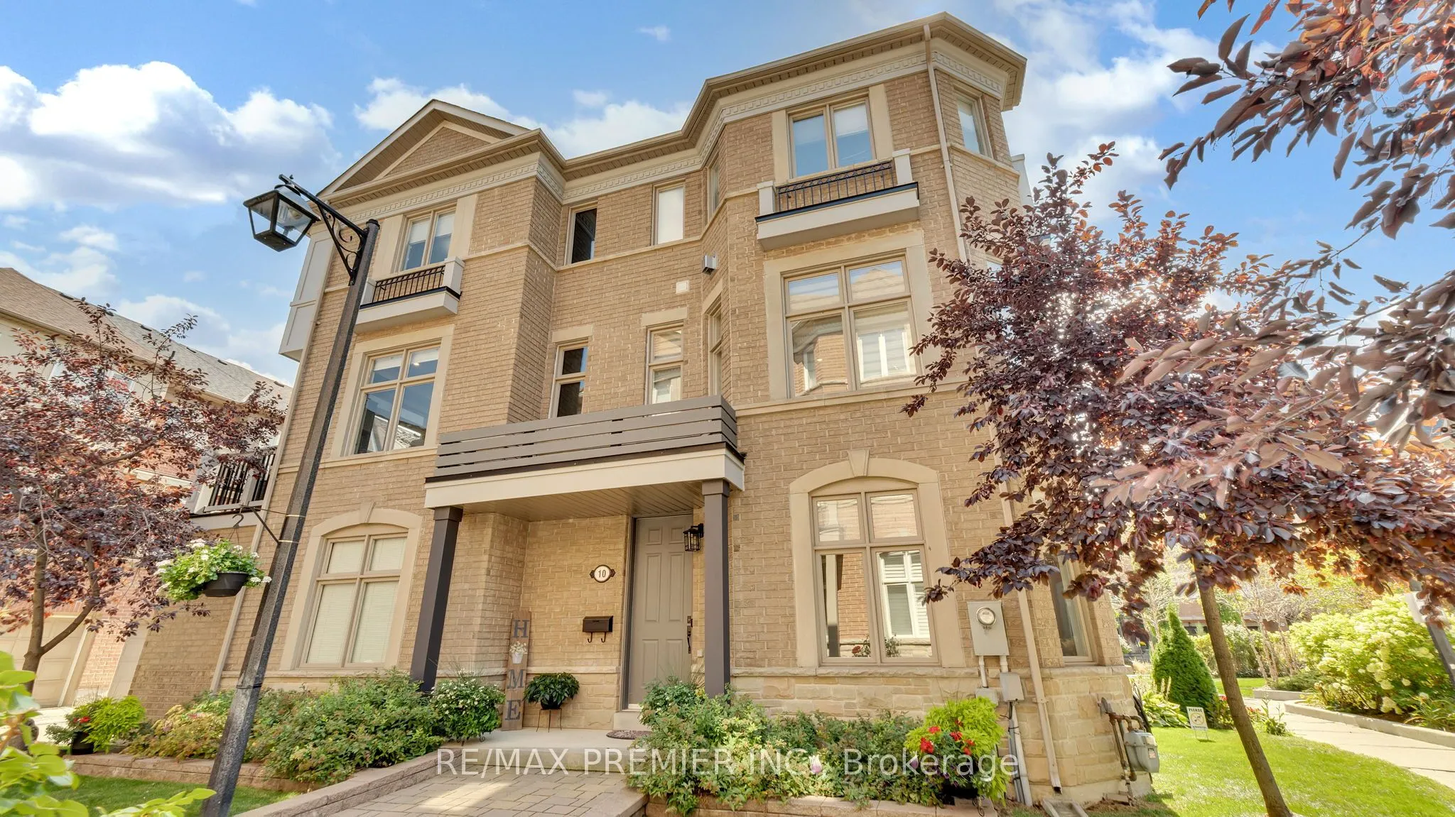 10 Henry Peters Lane