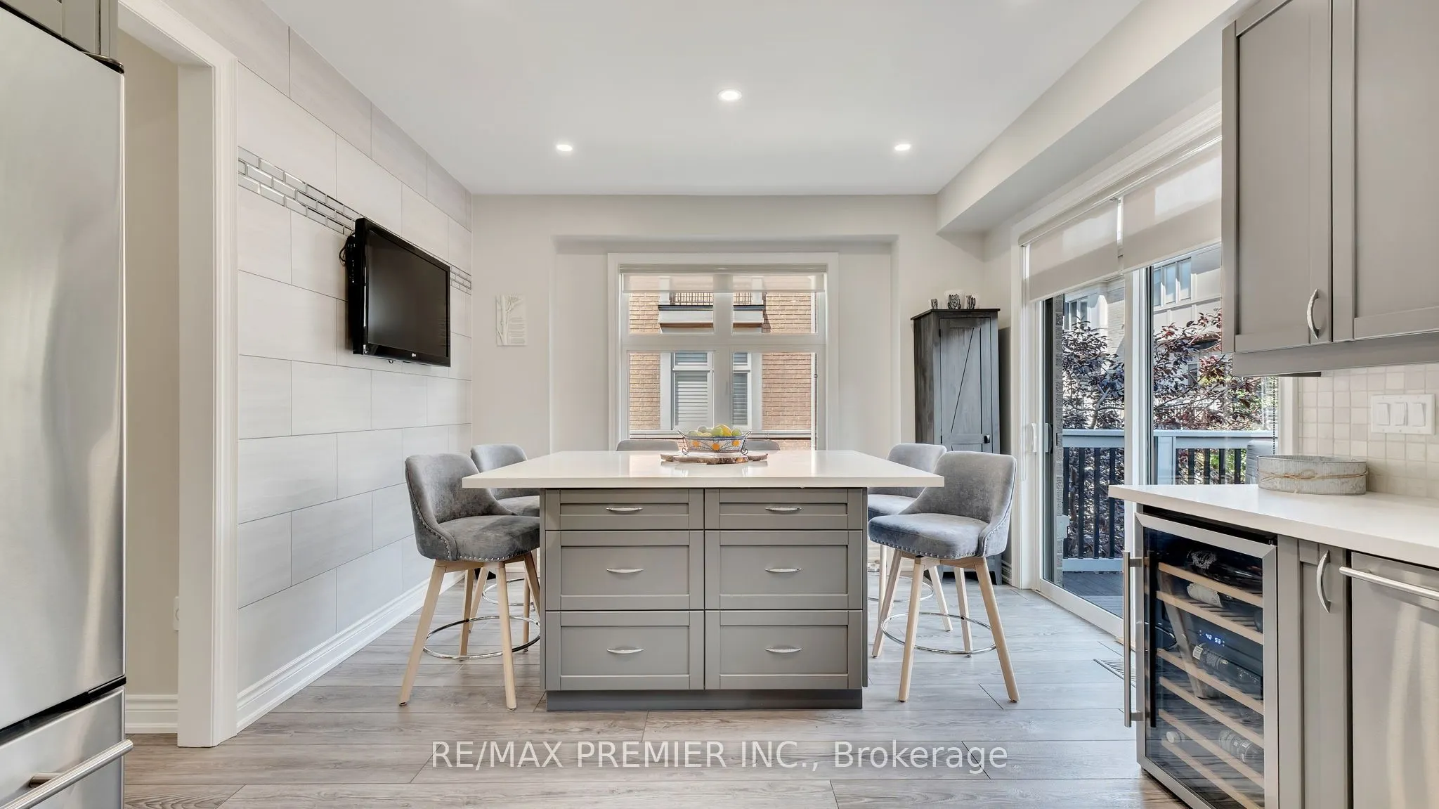 10 Henry Peters Lane