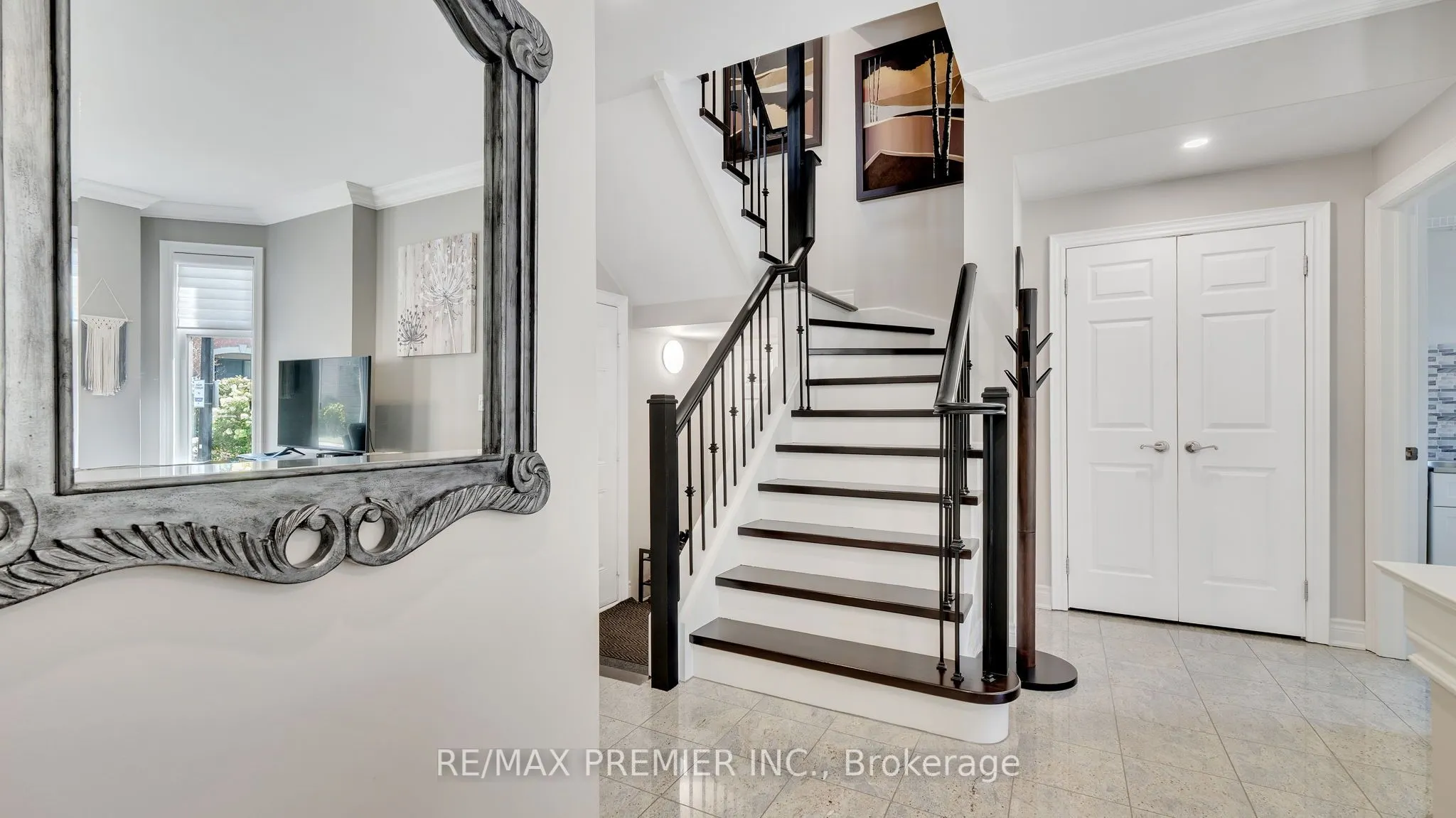 10 Henry Peters Lane
