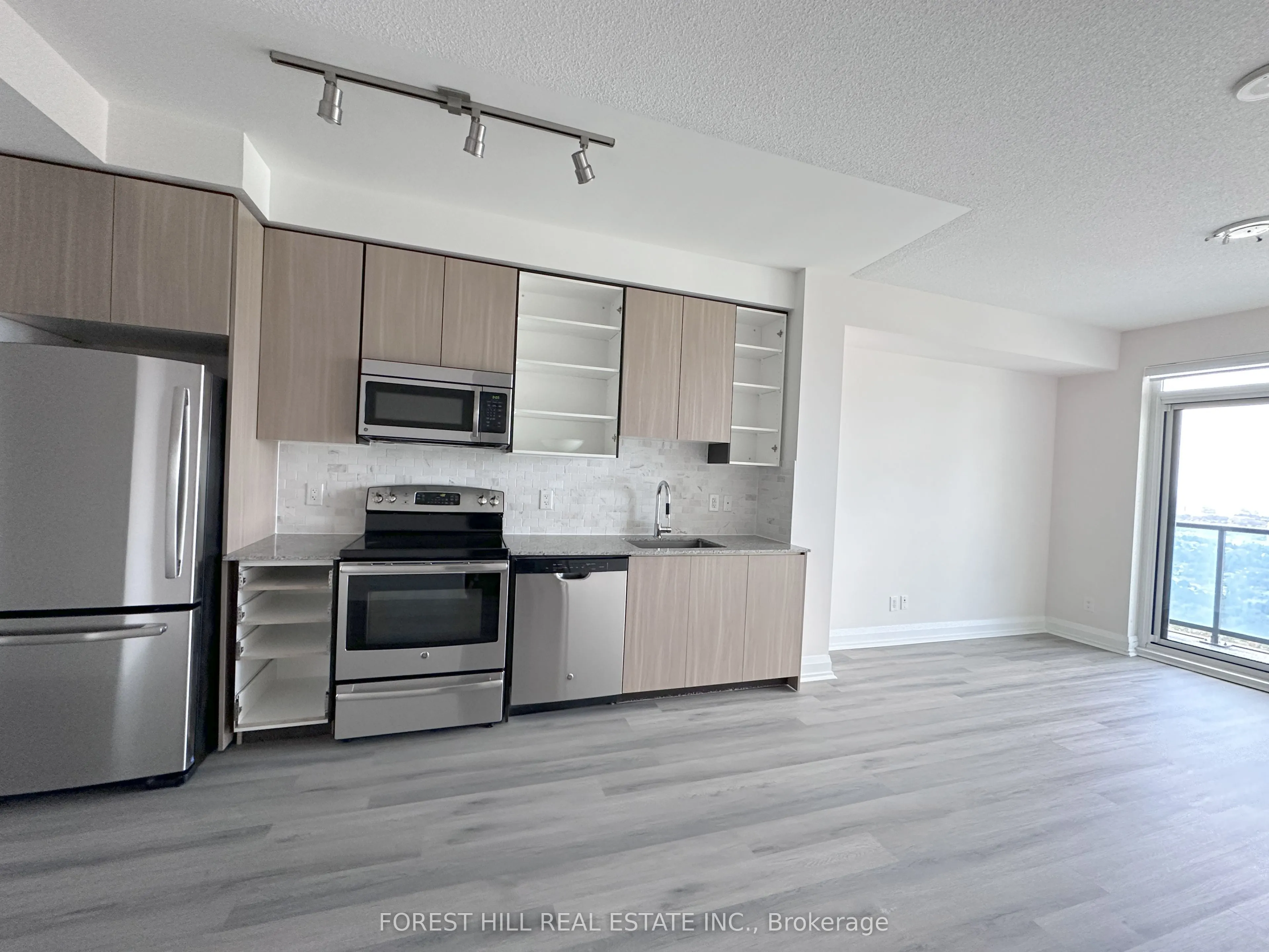 7161 Yonge Street, #2722