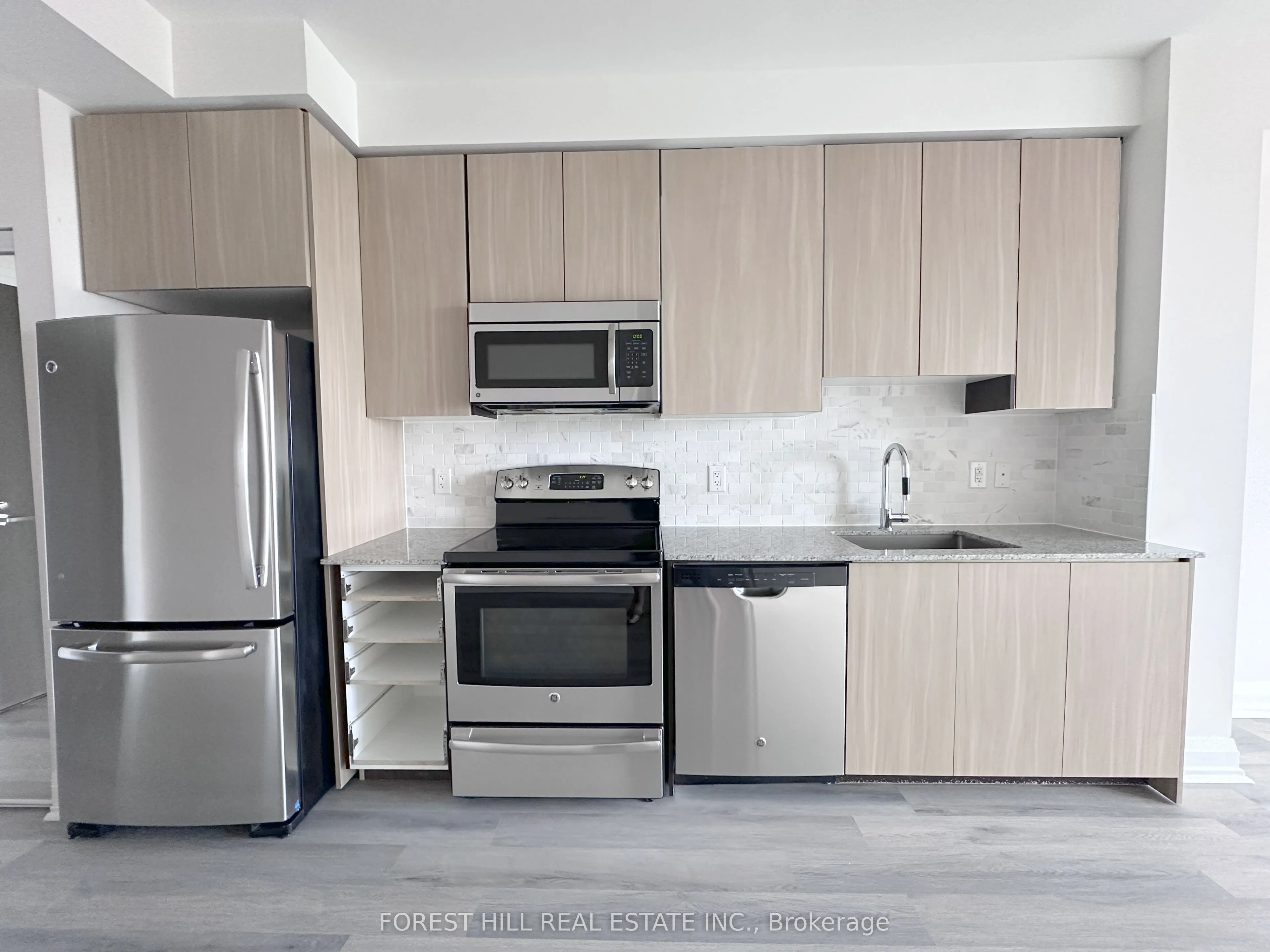 7161 Yonge Street, #2722