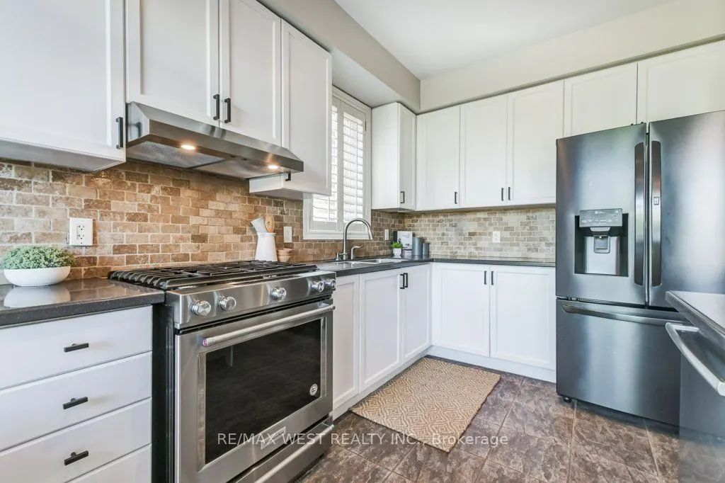 31 Watkins Glen Crescent