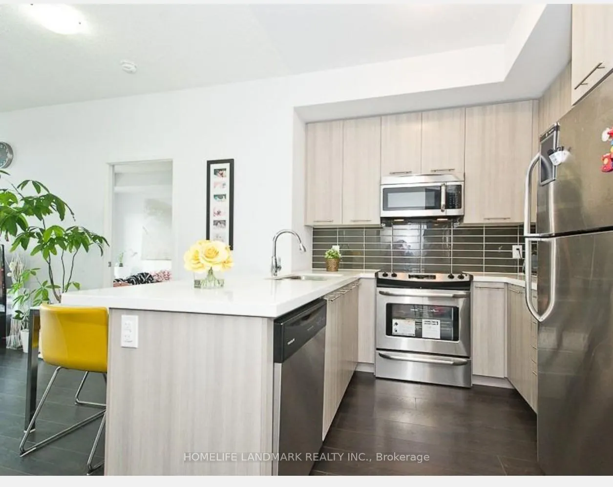 540 Bur Oak Avenue, #612