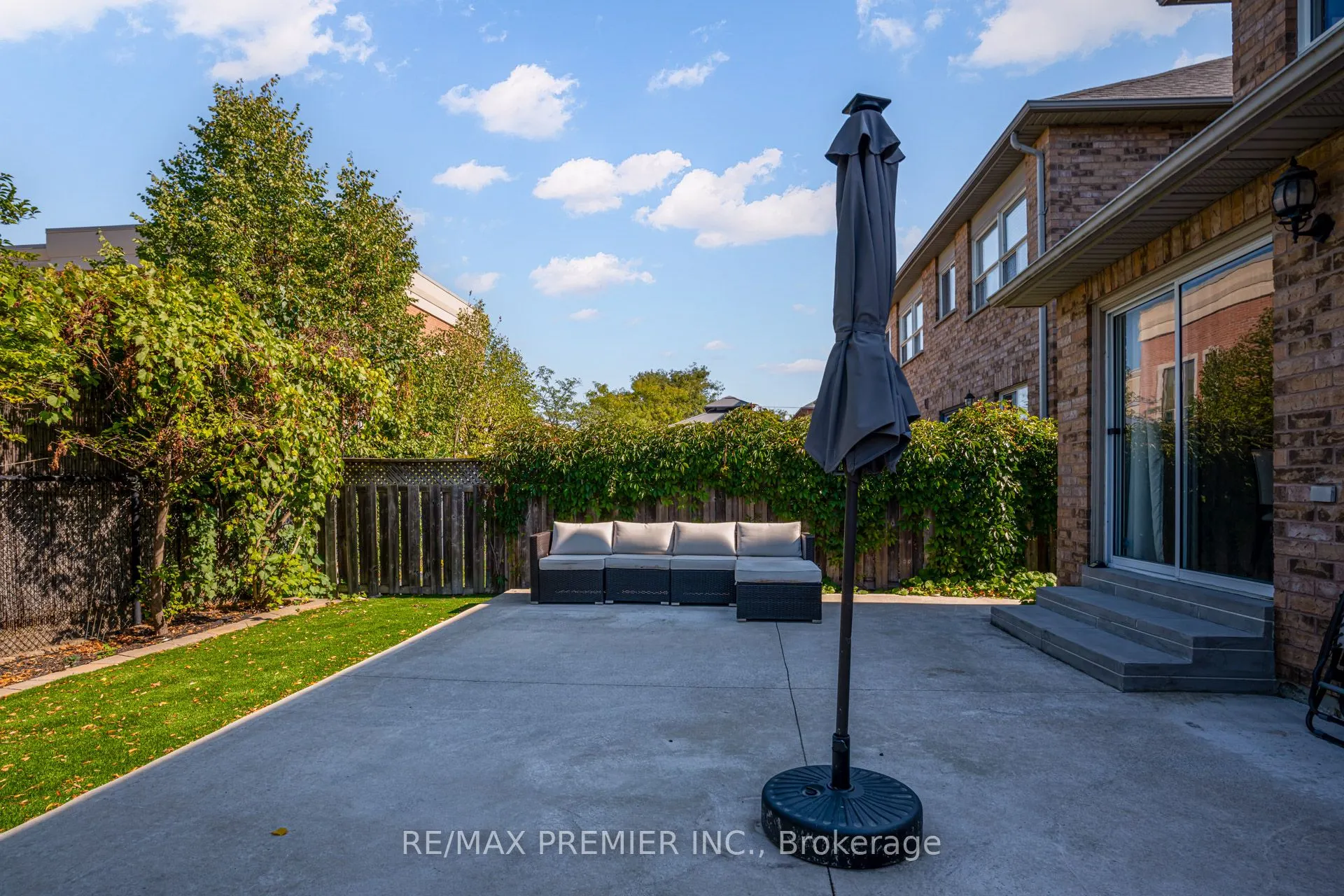 89 Ronan Crescent