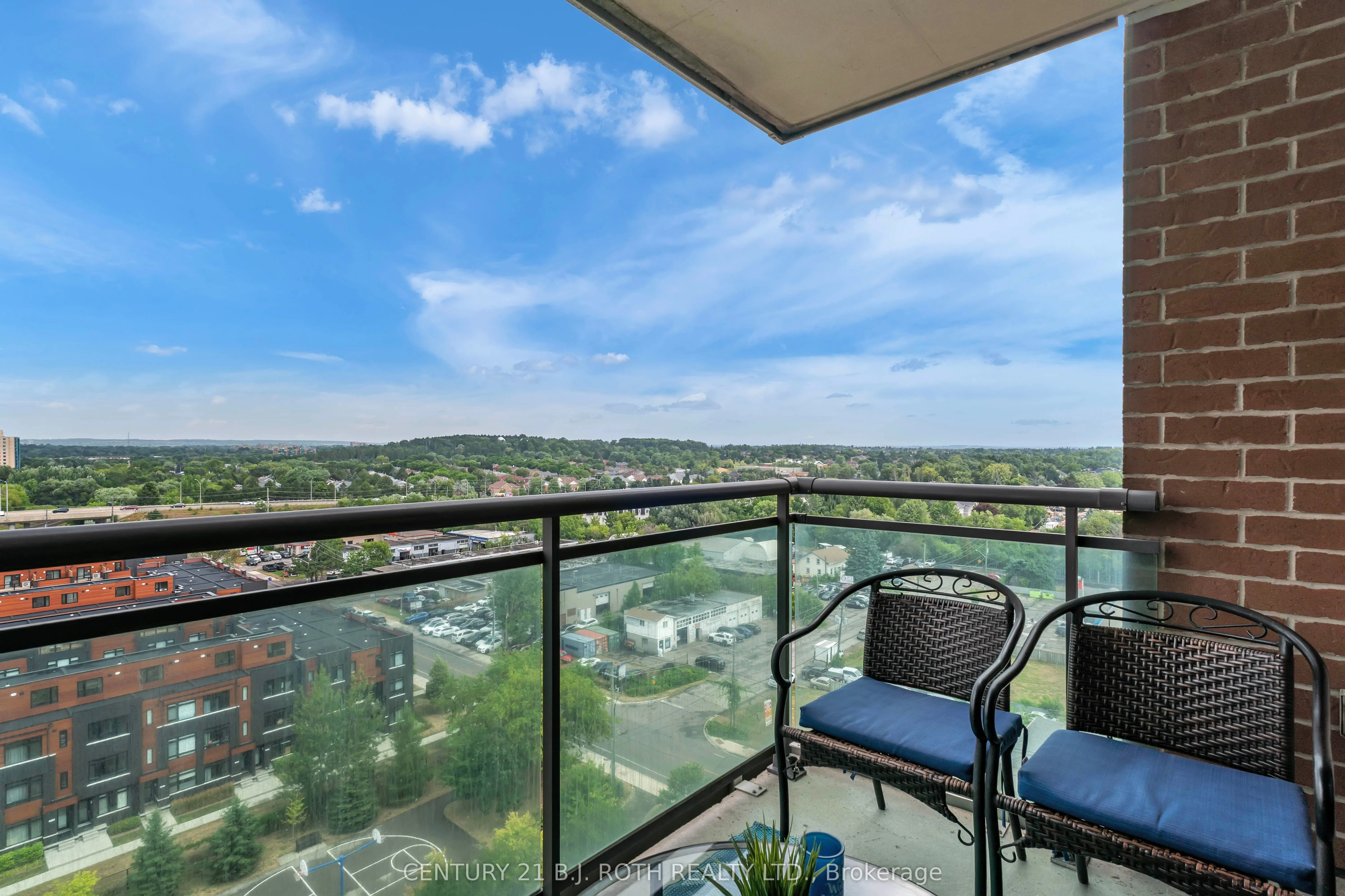 350 Red Maple Road, #1202