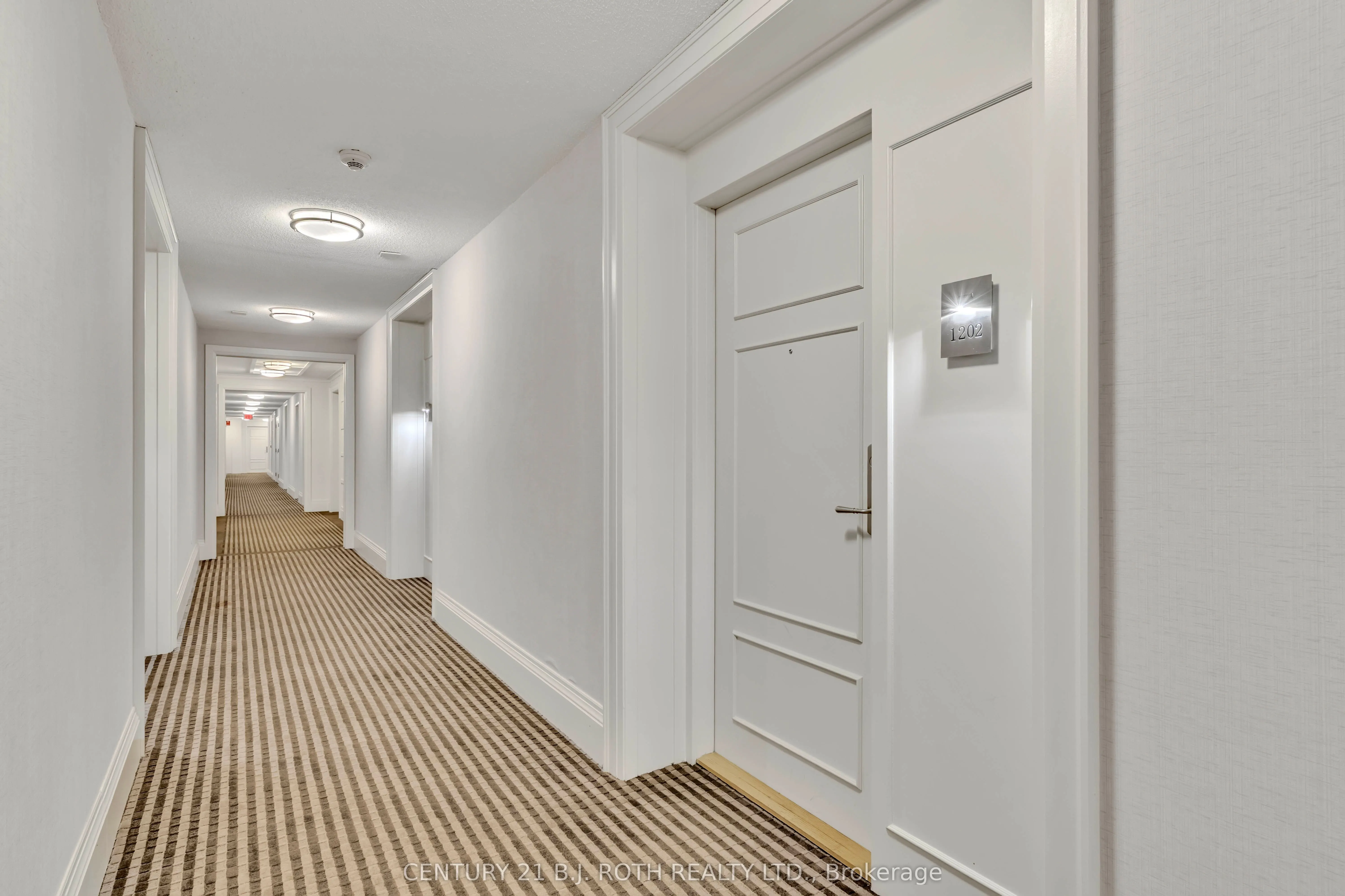 350 Red Maple Road, #1202