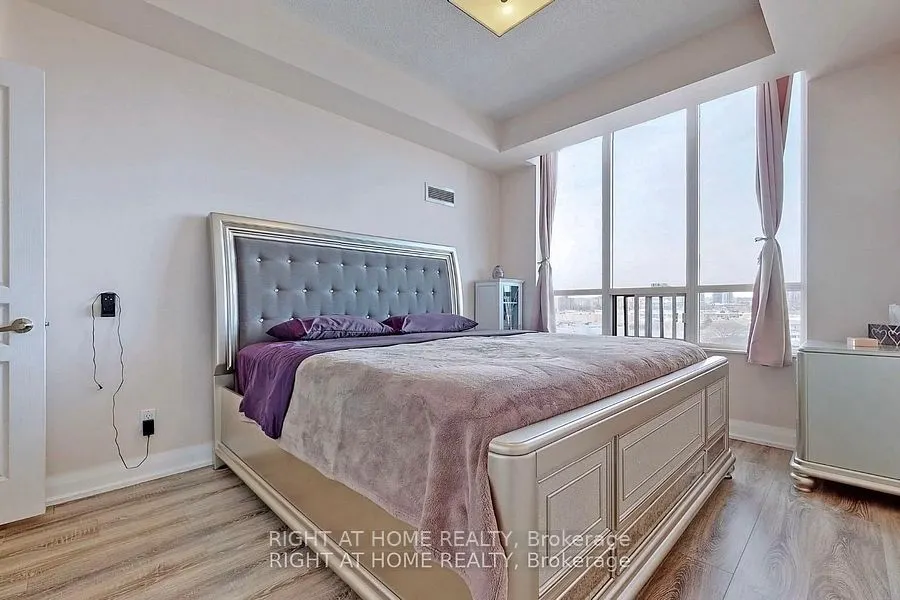 350 Red Maple Road, #817