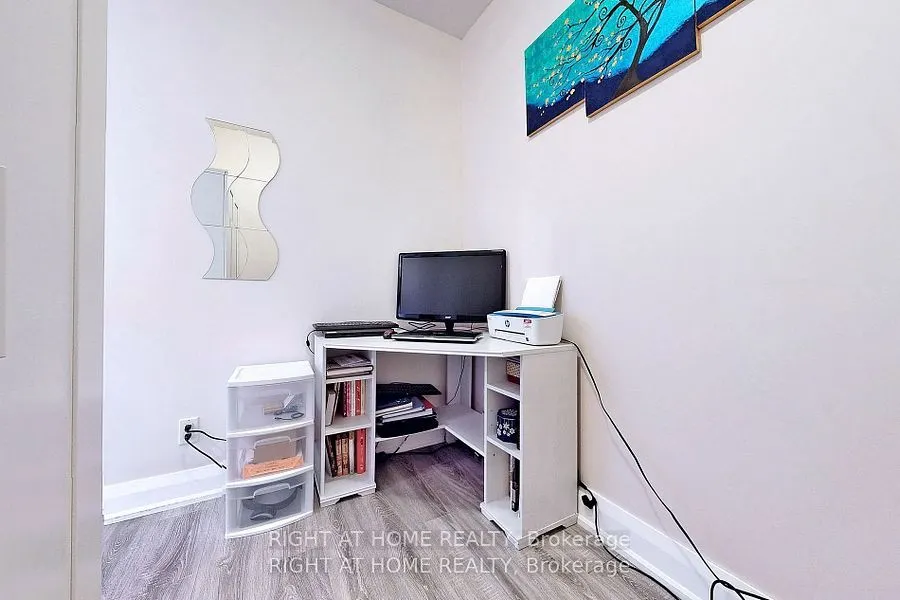 350 Red Maple Road, #817