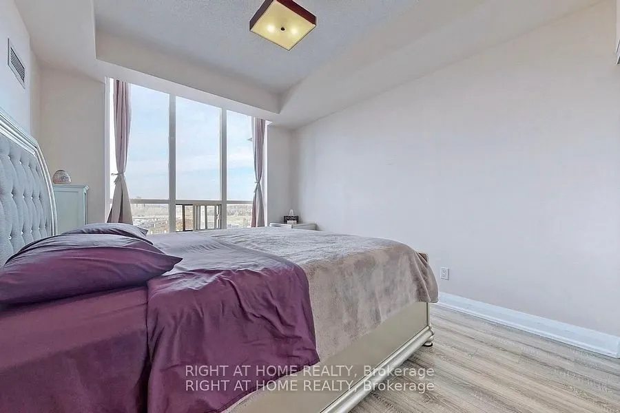 350 Red Maple Road, #817