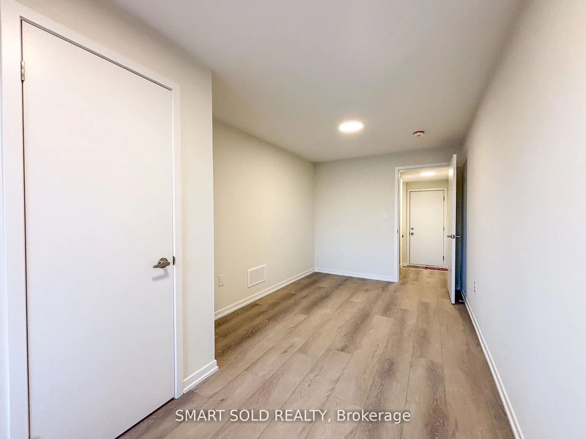 8 Matawin Lane, #8