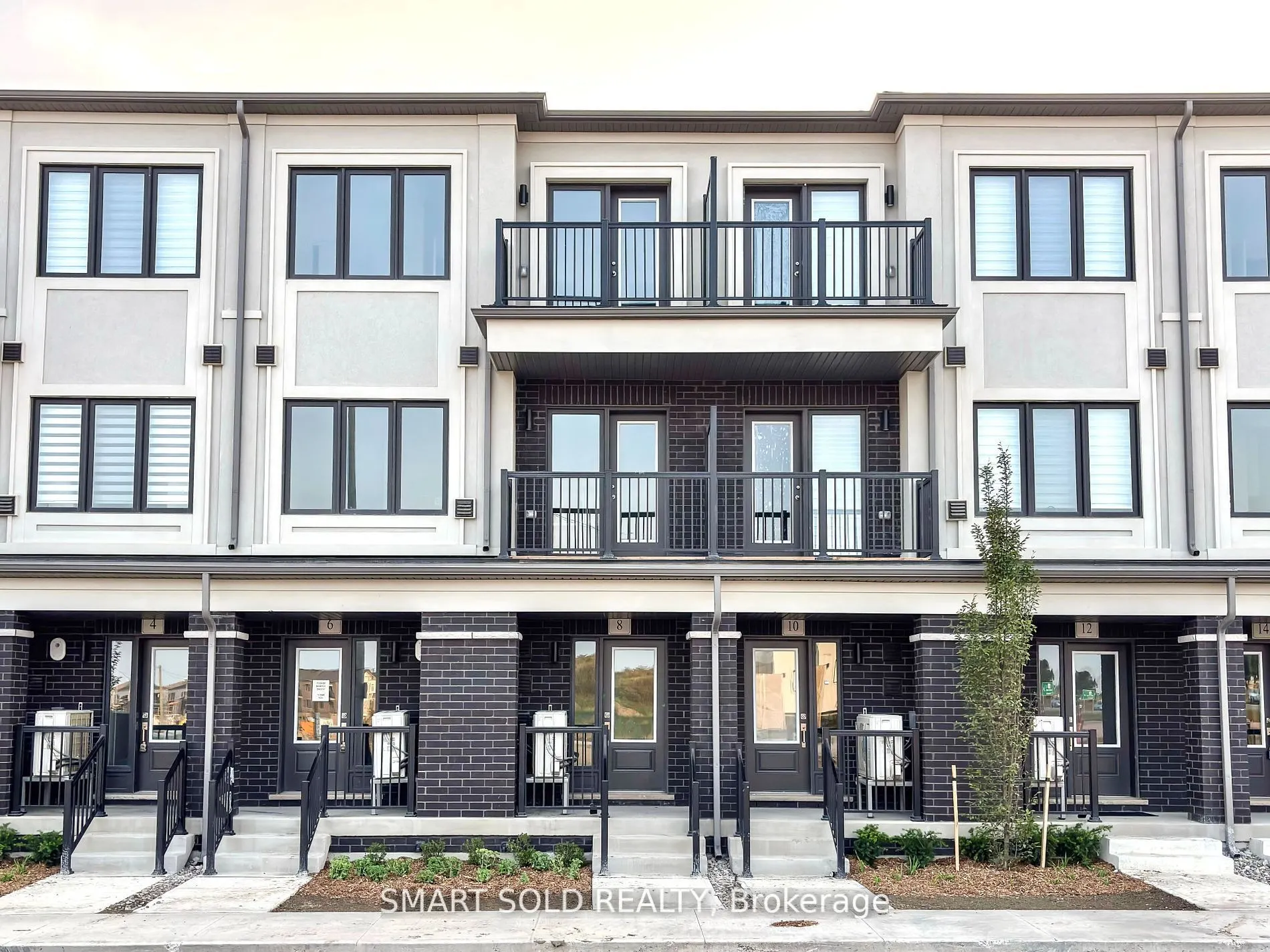 8 Matawin Lane, #8