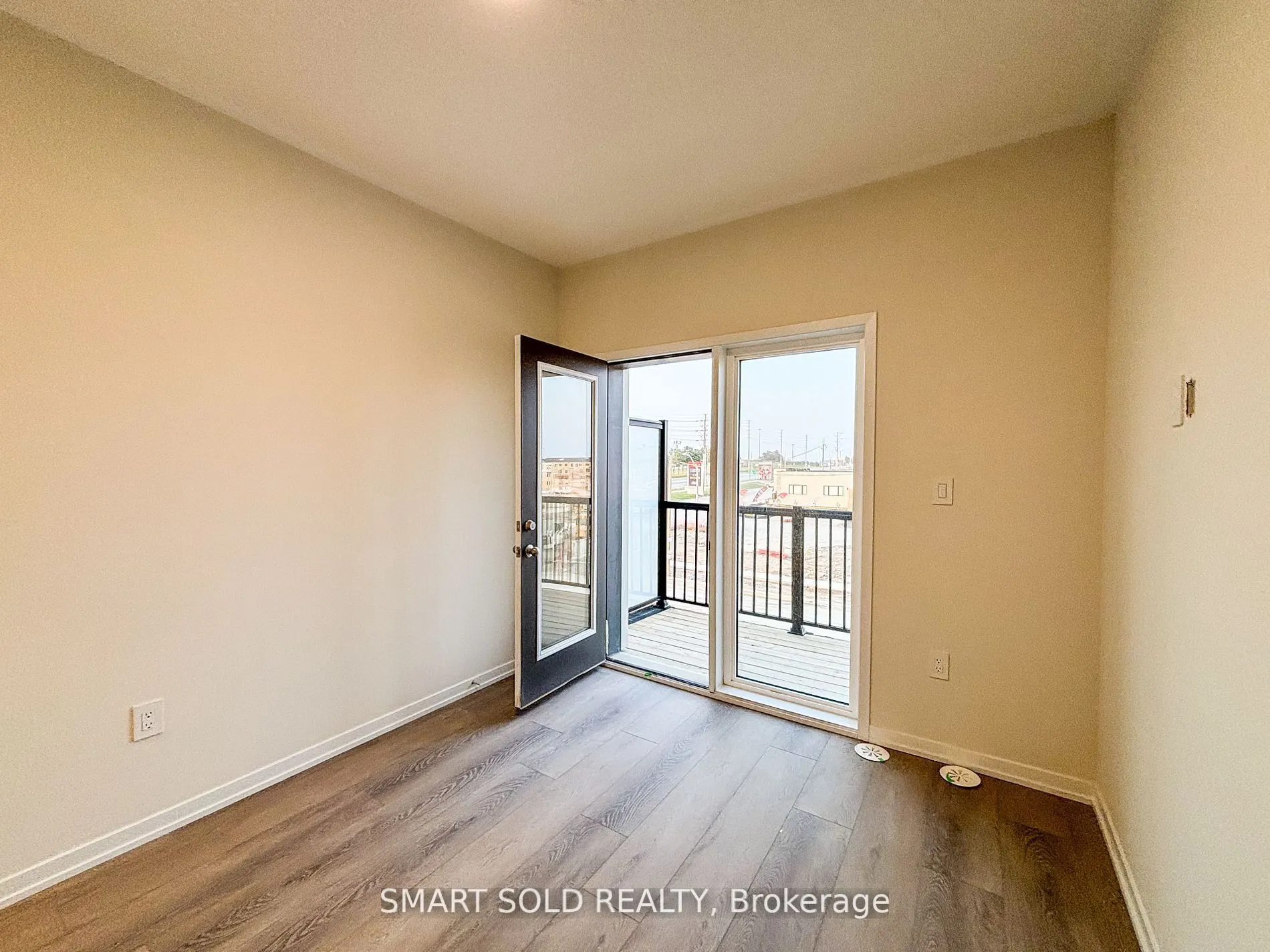8 Matawin Lane, #8
