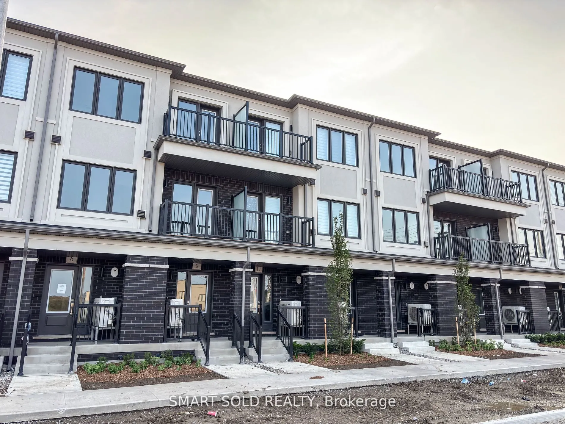 8 Matawin Lane, #8