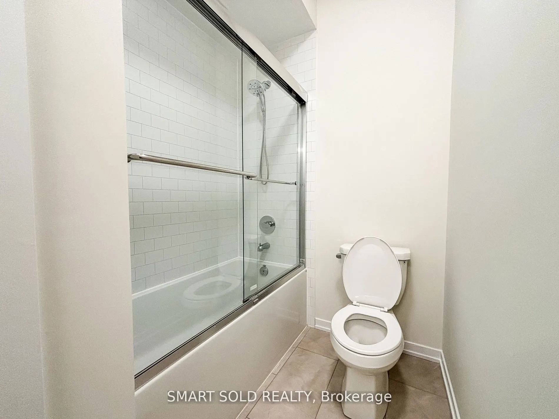 8 Matawin Lane, #8