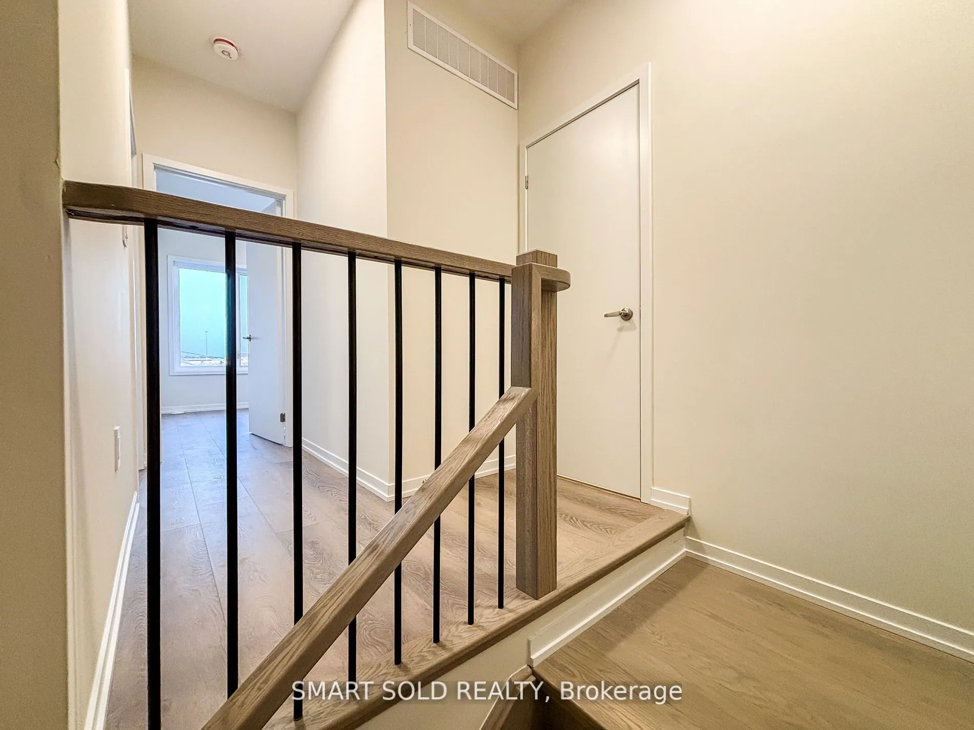8 Matawin Lane, #8