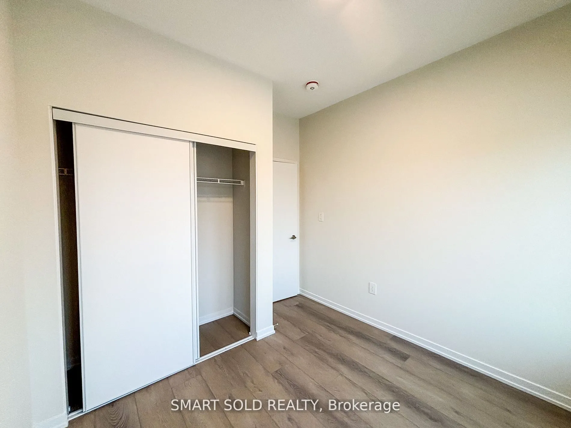 8 Matawin Lane, #8