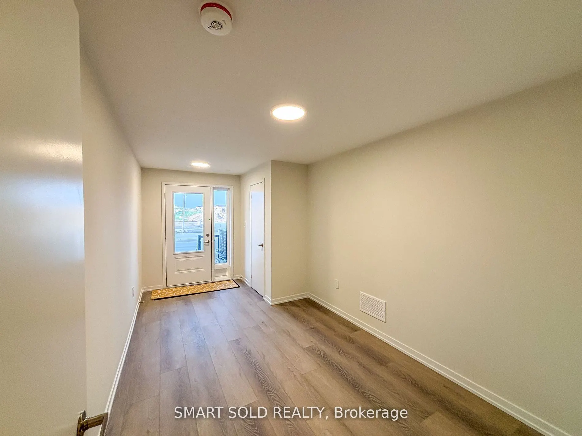 8 Matawin Lane, #8