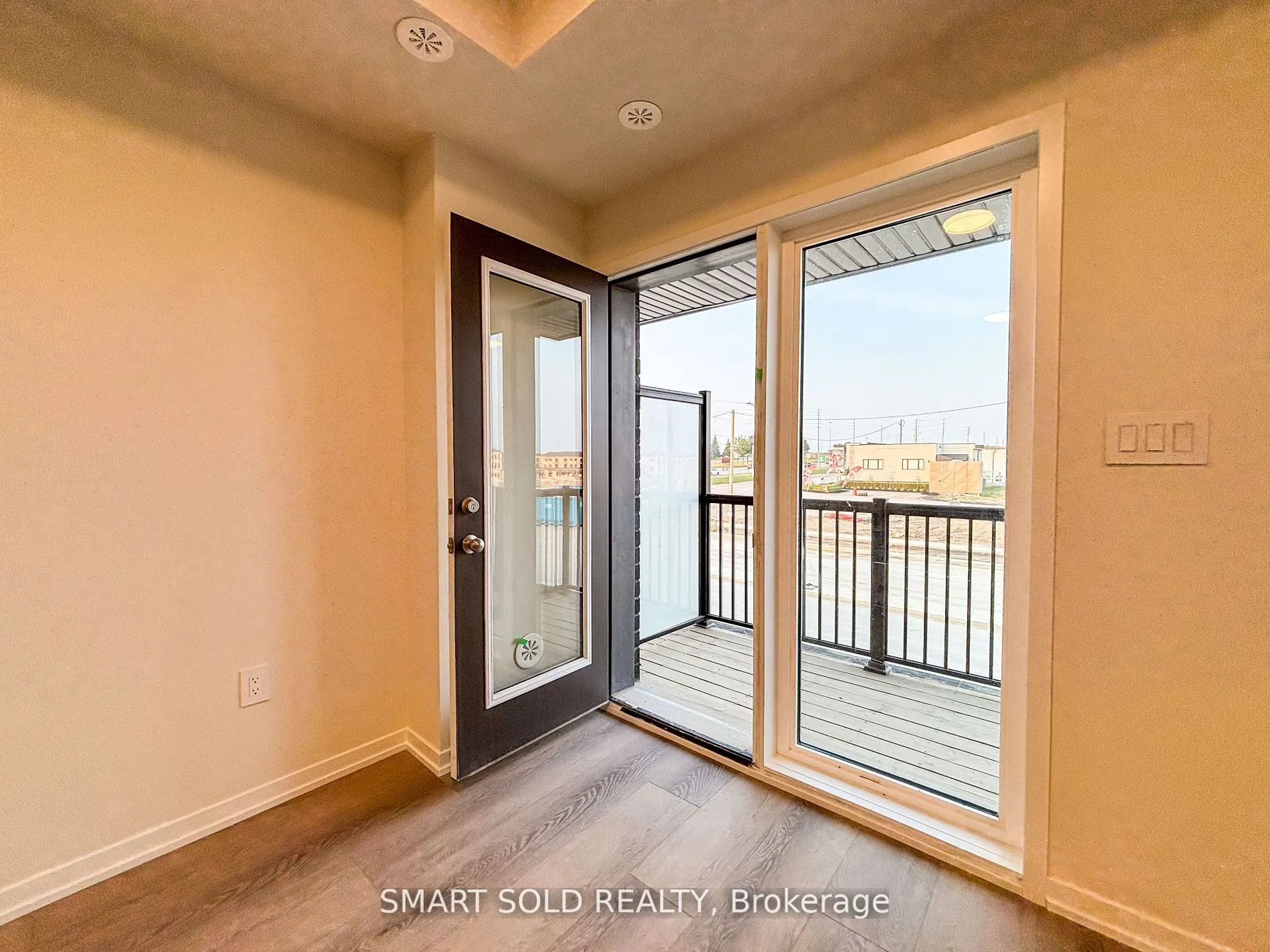 8 Matawin Lane, #8