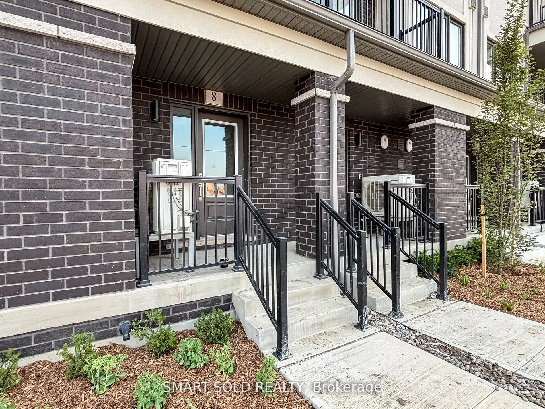 8 Matawin Lane, #8