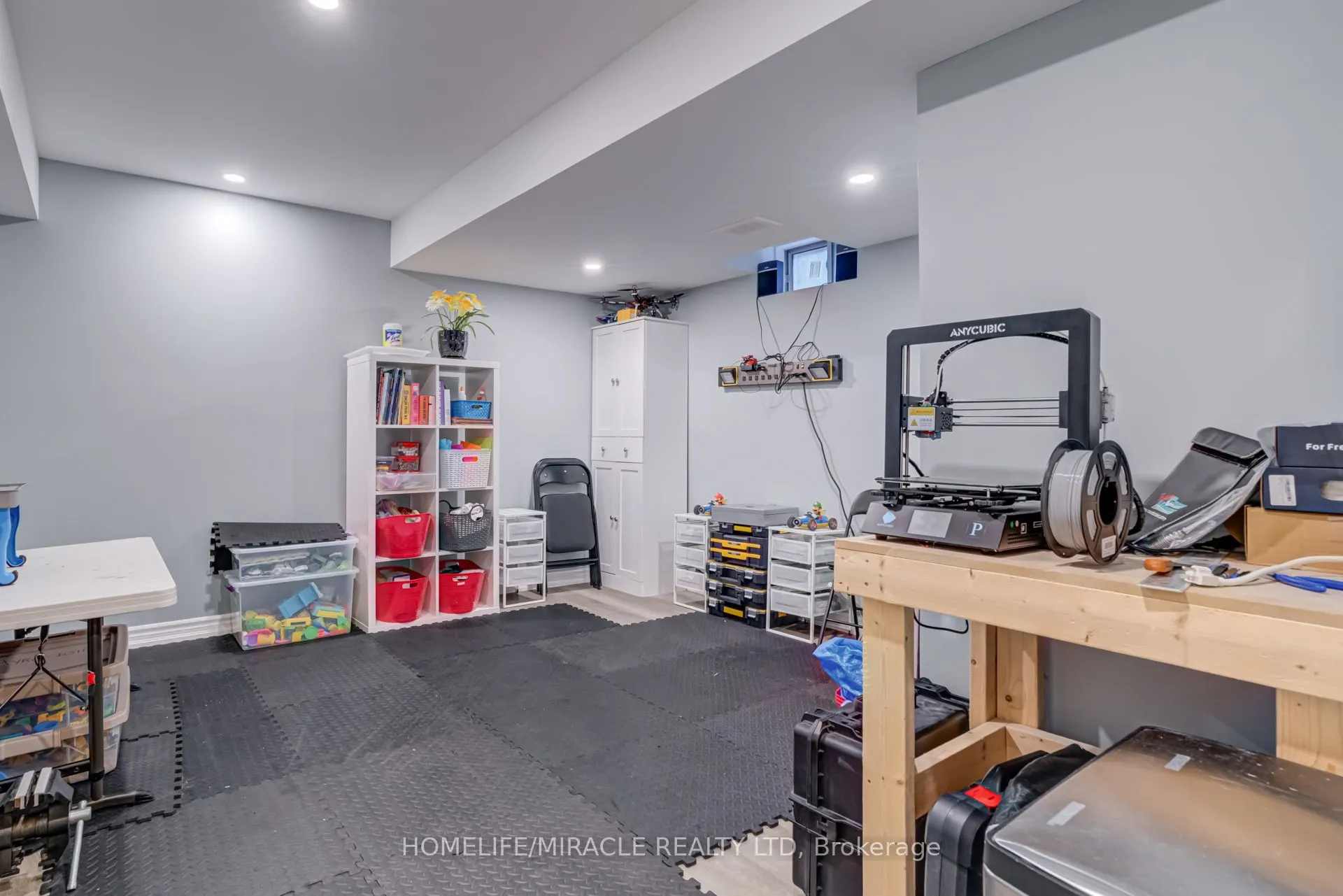 62 Hoard Avenue N