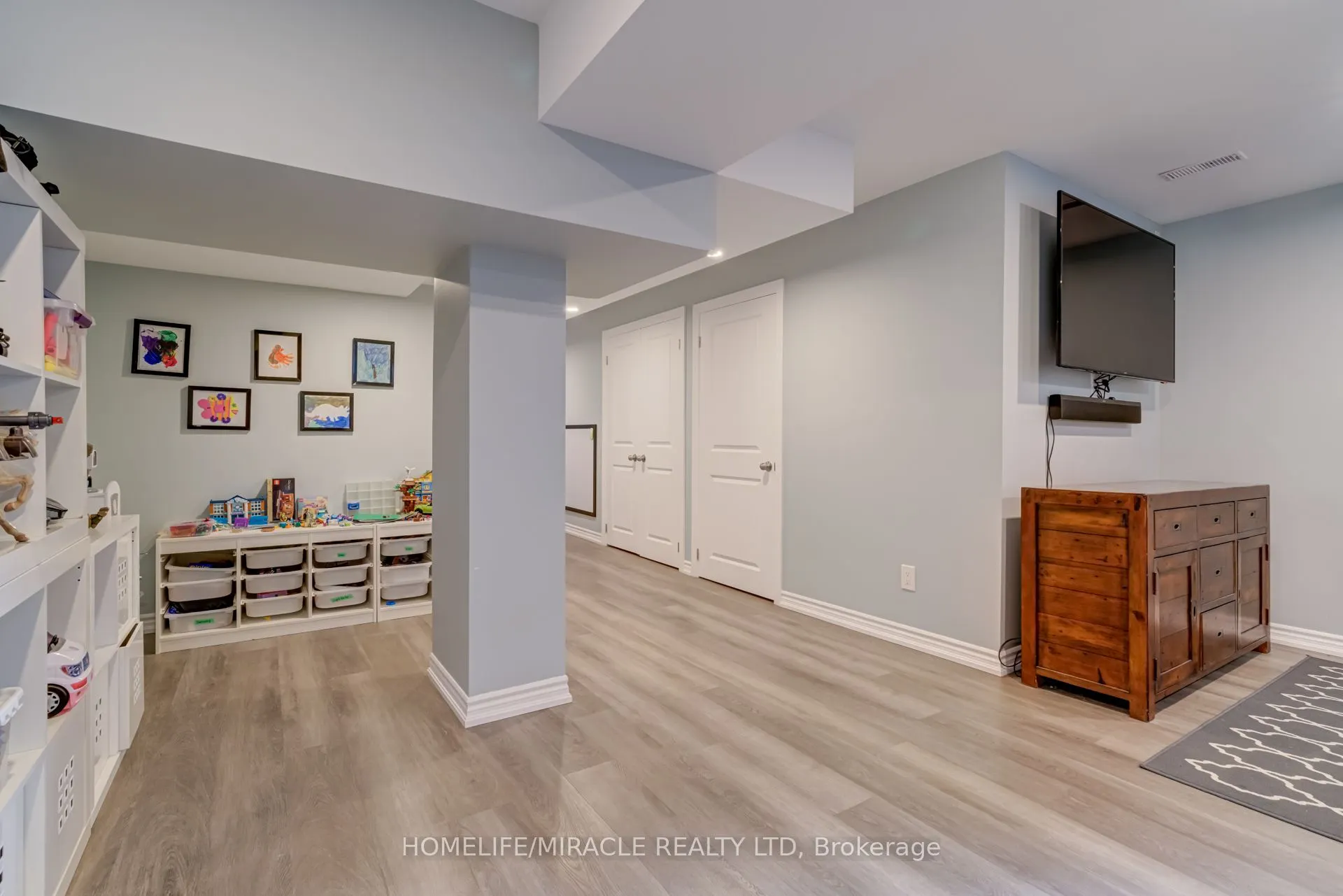 62 Hoard Avenue N