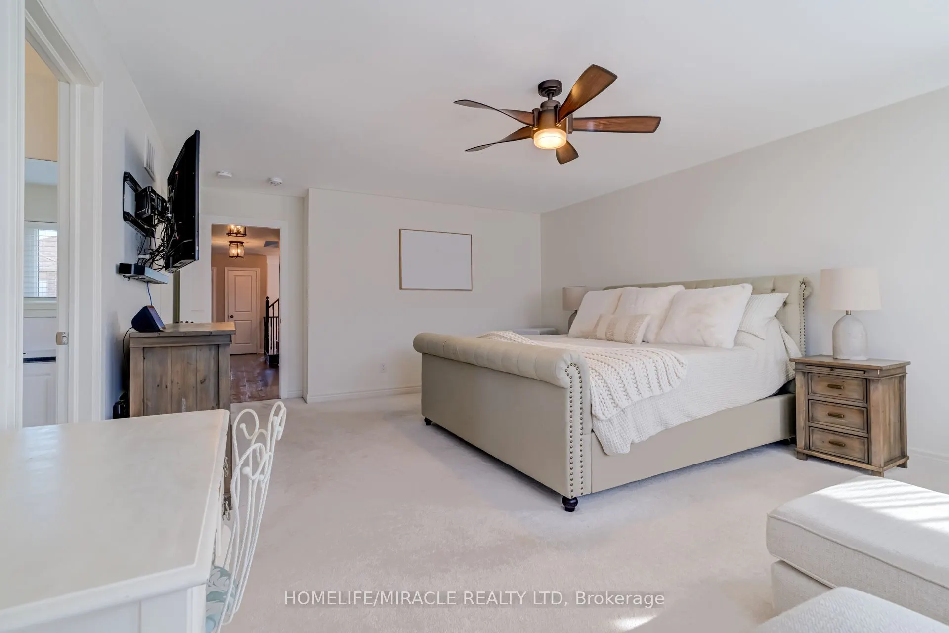 62 Hoard Avenue N